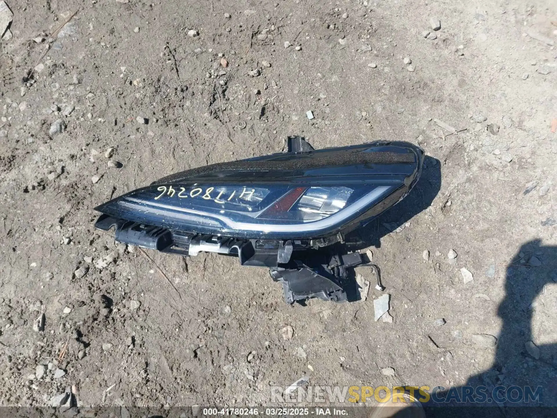 12 Фотография поврежденного автомобиля 5YJ3E1EA7RF863382 TESLA MODEL 3 2024