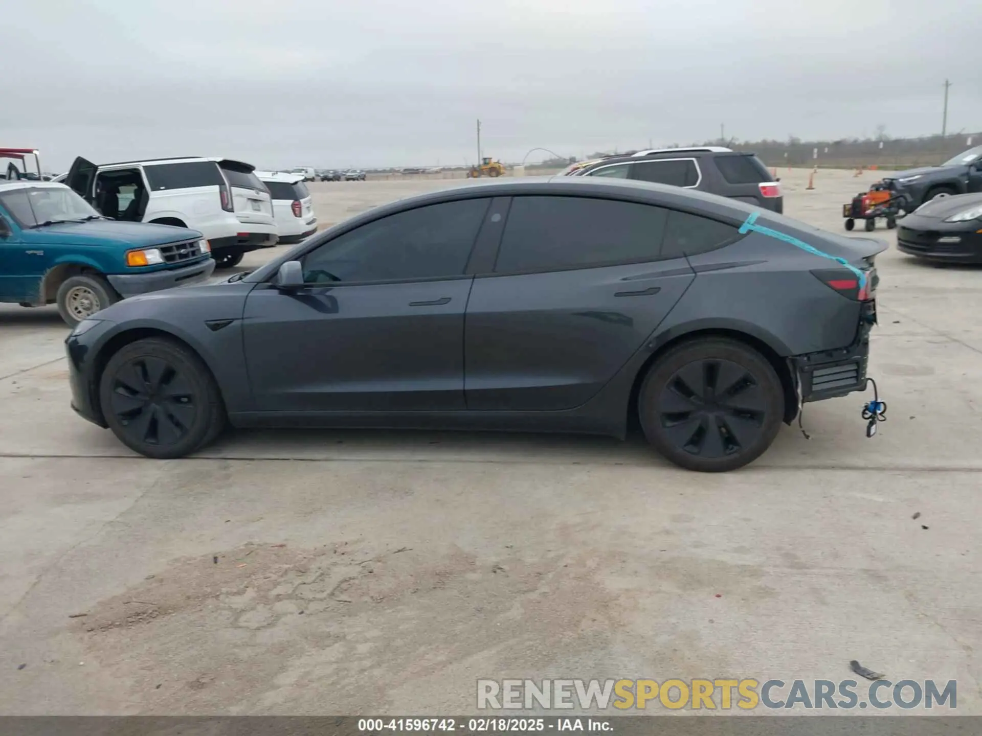 14 Photograph of a damaged car 5YJ3E1EA8RF722613 TESLA MODEL 3 2024