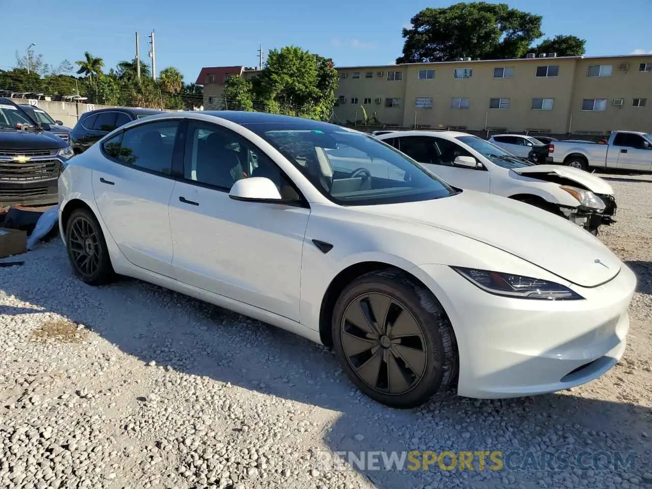 4 Фотография поврежденного автомобиля 5YJ3E1EA8RF732820 TESLA MODEL 3 2024