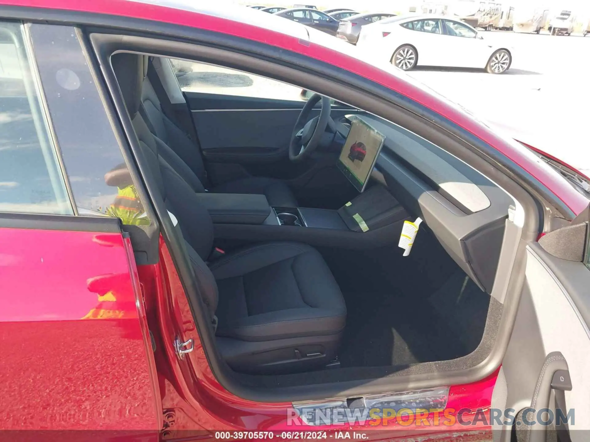 5 Photograph of a damaged car 5YJ3E1EA8RF752663 TESLA MODEL 3 2024