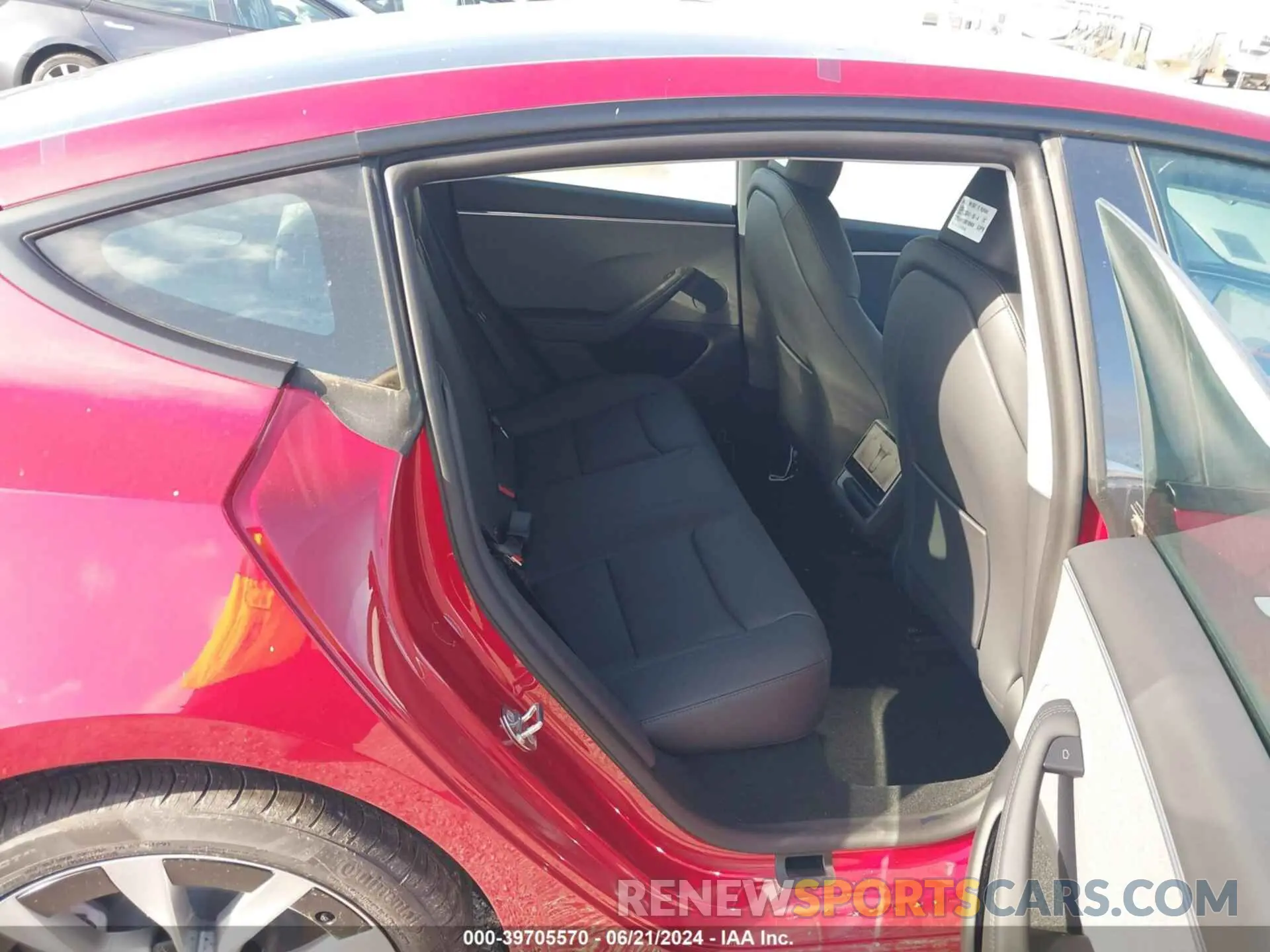 8 Photograph of a damaged car 5YJ3E1EA8RF752663 TESLA MODEL 3 2024