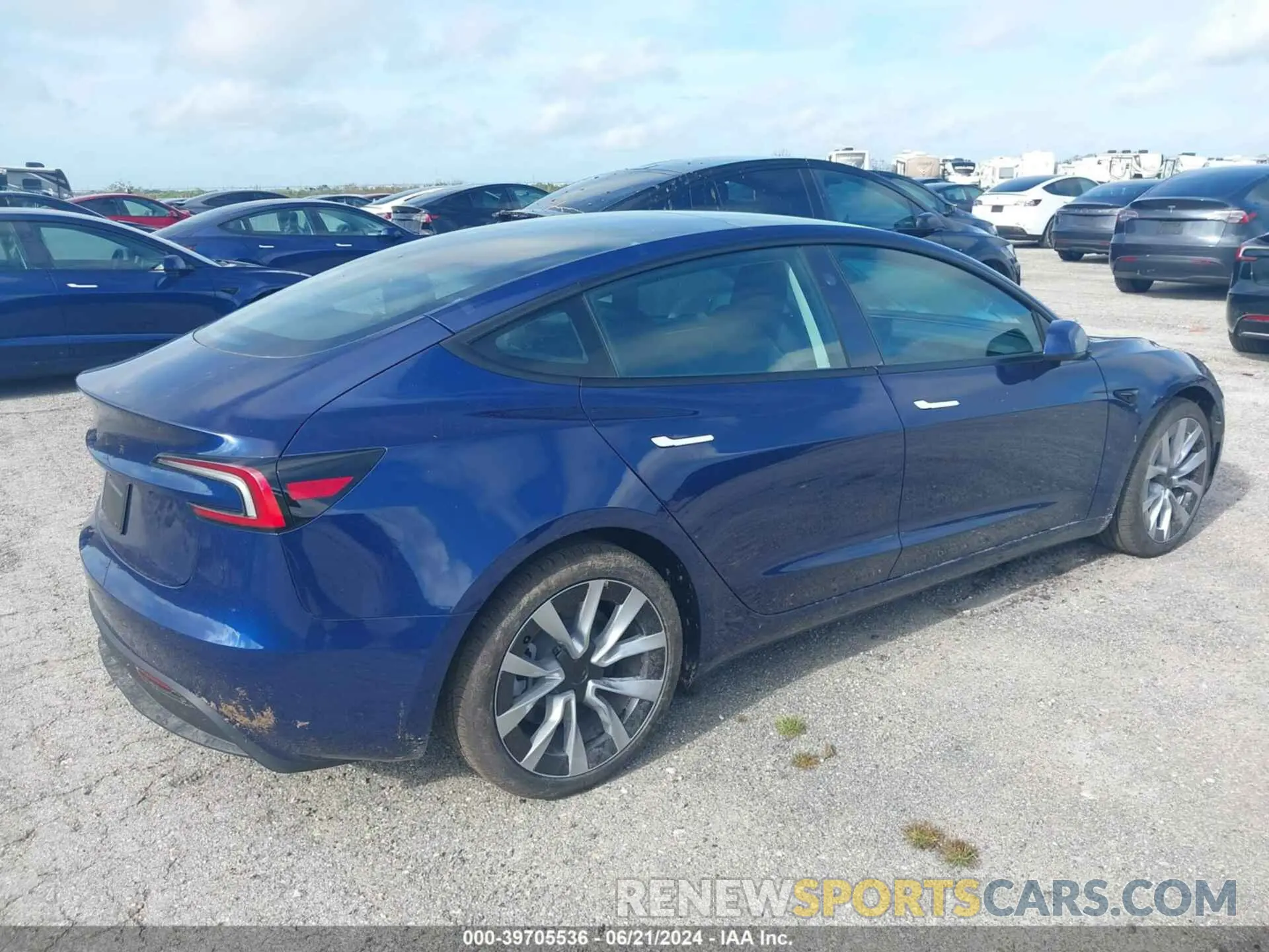 4 Фотография поврежденного автомобиля 5YJ3E1EA9RF768015 TESLA MODEL 3 2024