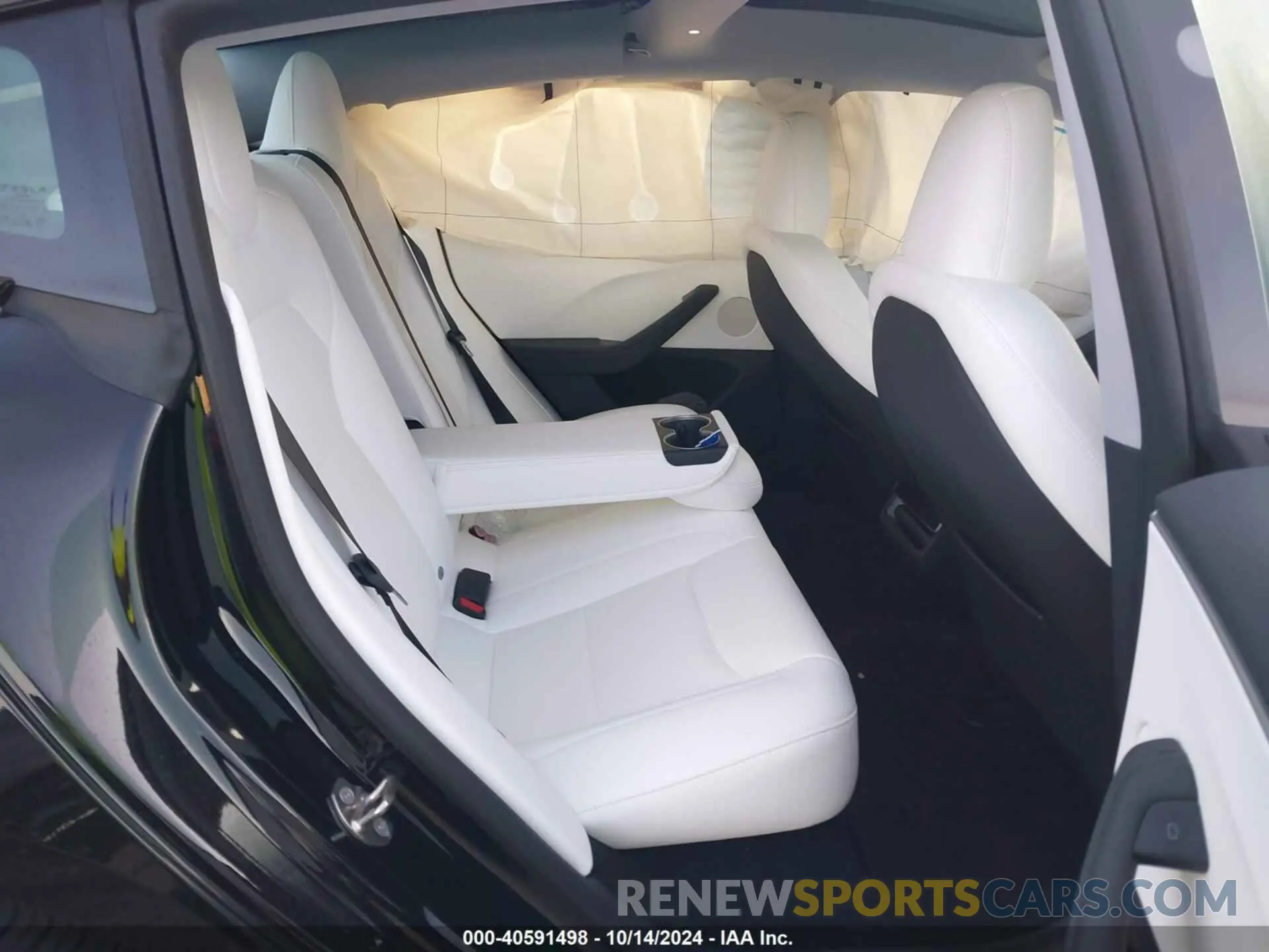 8 Photograph of a damaged car 5YJ3E1EA9RF821831 TESLA MODEL 3 2024