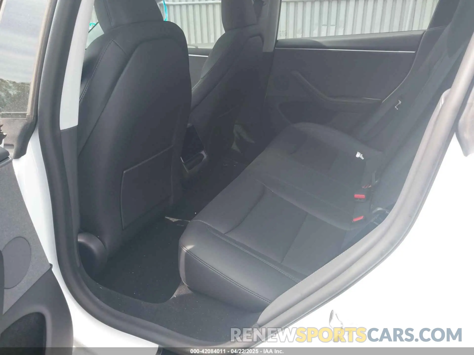 8 Фотография поврежденного автомобиля 5YJ3E1EA9RF828598 TESLA MODEL 3 2024