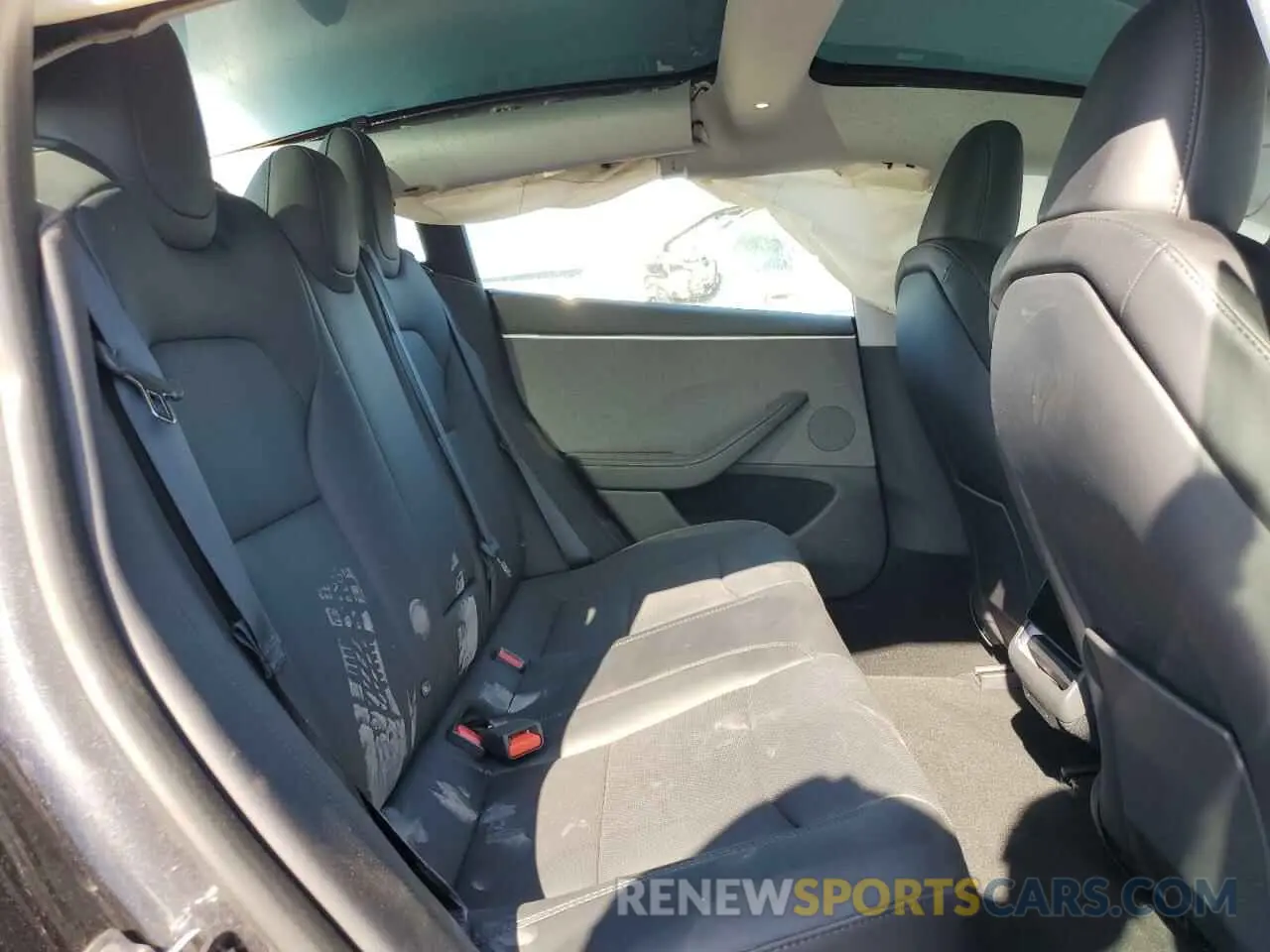 10 Photograph of a damaged car 5YJ3E1EAXRF782585 TESLA MODEL 3 2024