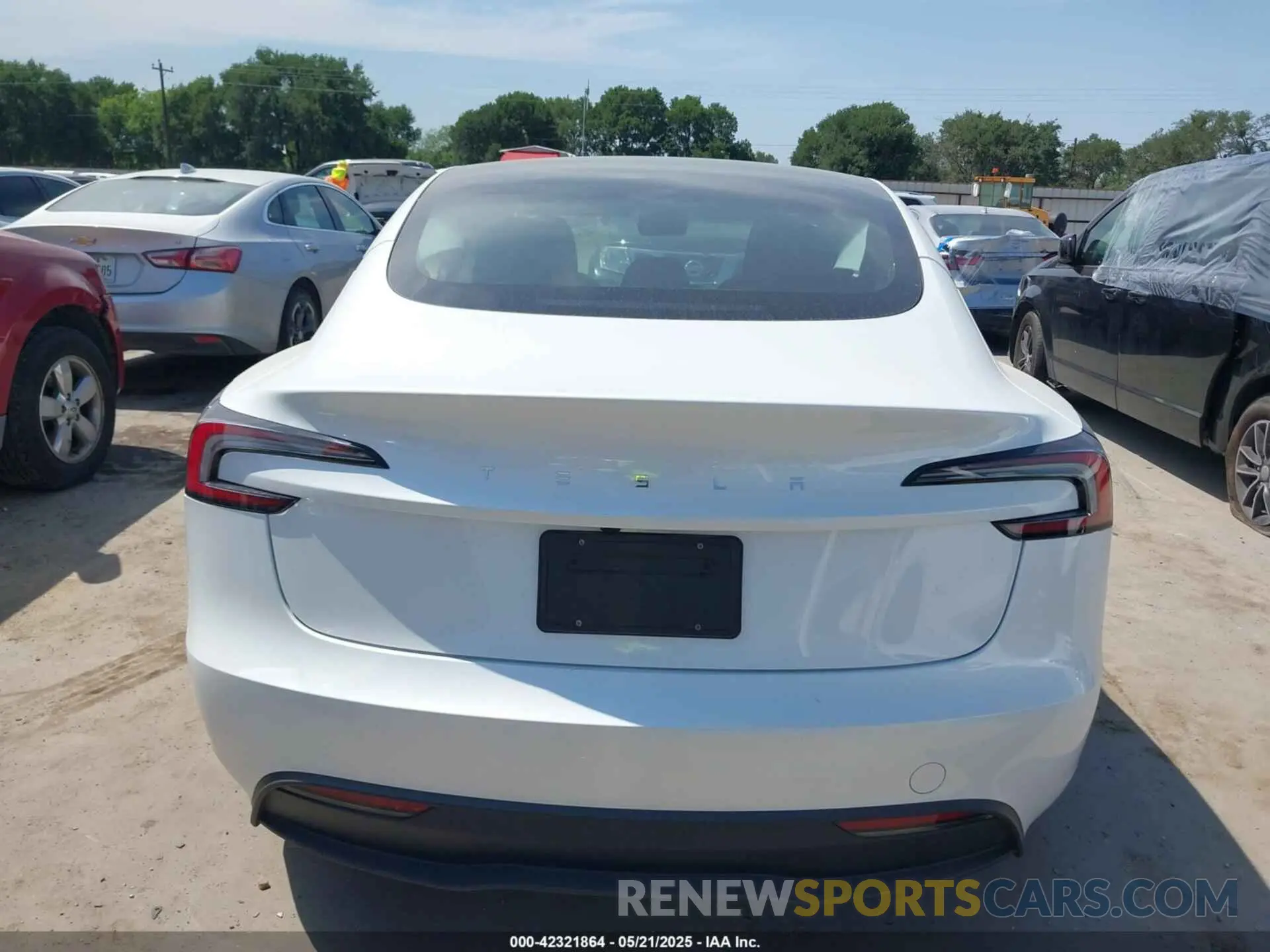 17 Фотография поврежденного автомобиля 5YJ3E1EAXRF785907 TESLA MODEL 3 2024