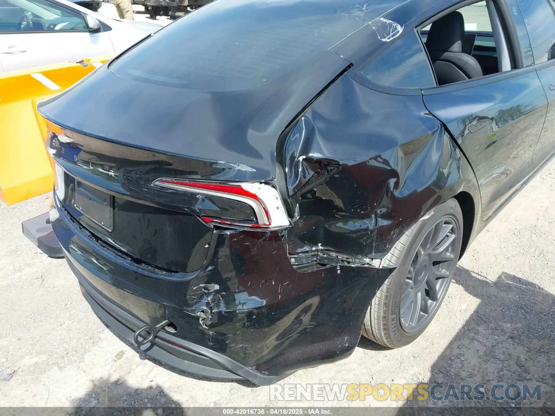 6 Photograph of a damaged car 5YJ3E1EAXRF836824 TESLA MODEL 3 2024