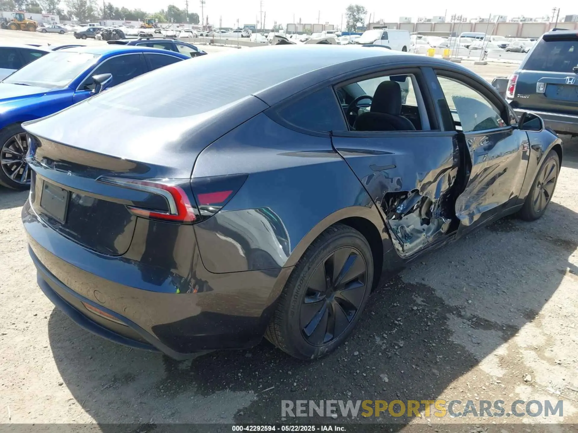 4 Фотография поврежденного автомобиля 5YJ3E1EAXRF864994 TESLA MODEL 3 2024