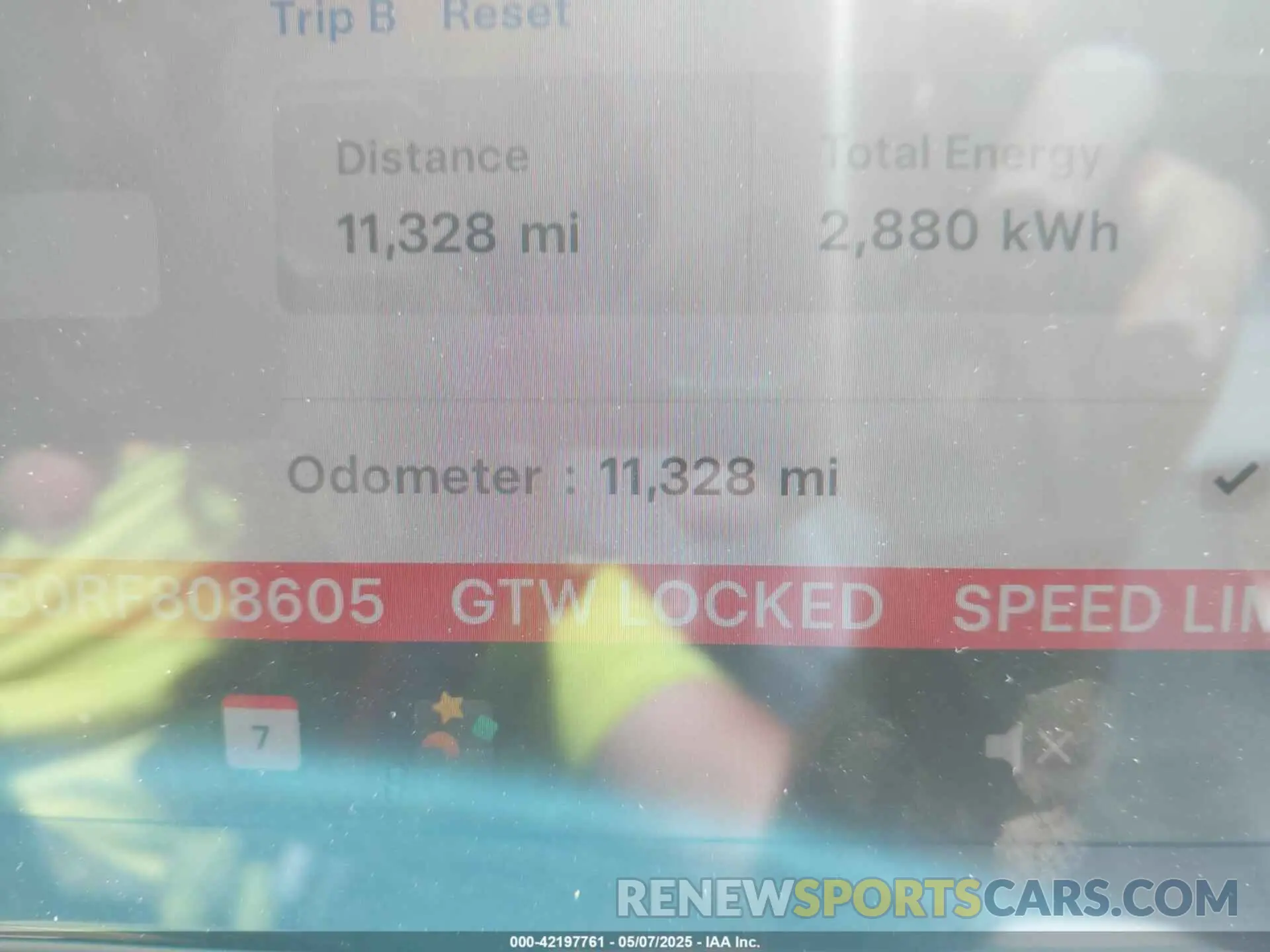 16 Photograph of a damaged car 5YJ3E1EB0RF808605 TESLA MODEL 3 2024