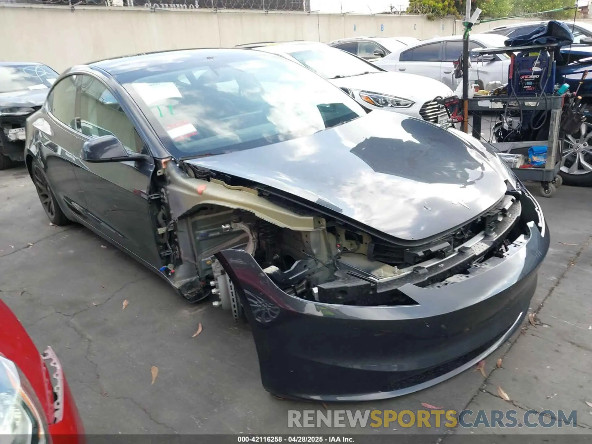 1 Фотография поврежденного автомобиля 5YJ3E1EB0RF812167 TESLA MODEL 3 2024