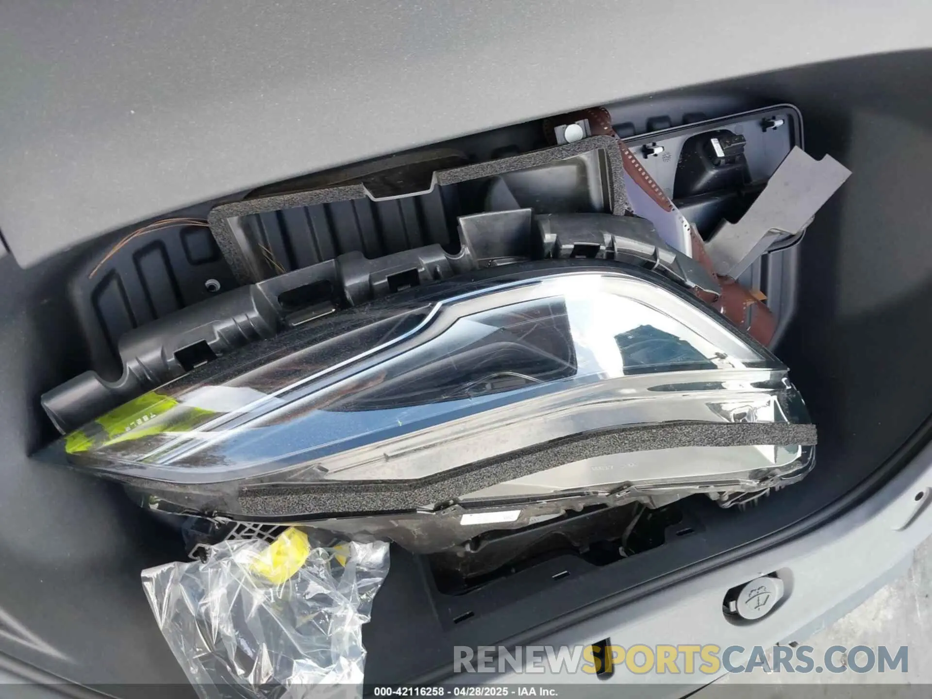 12 Фотография поврежденного автомобиля 5YJ3E1EB0RF812167 TESLA MODEL 3 2024