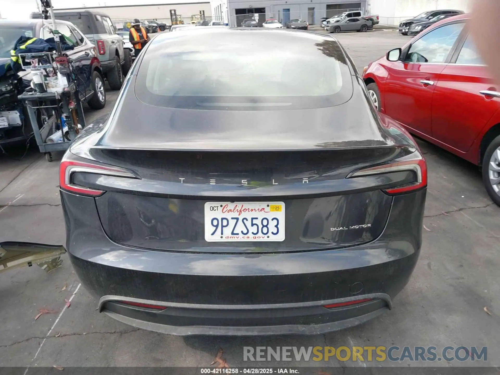 17 Фотография поврежденного автомобиля 5YJ3E1EB0RF812167 TESLA MODEL 3 2024