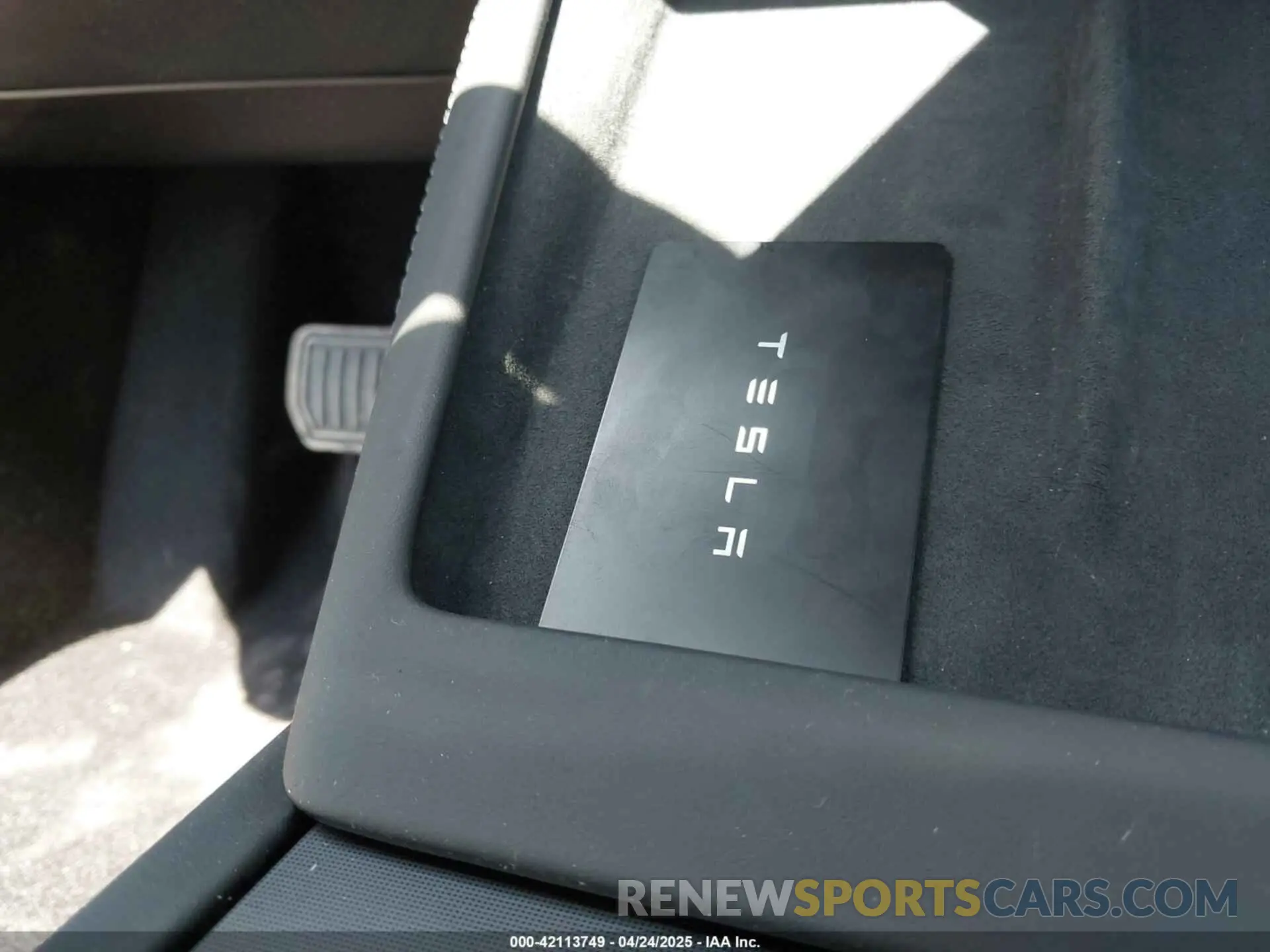 11 Photograph of a damaged car 5YJ3E1EB0RF817515 TESLA MODEL 3 2024