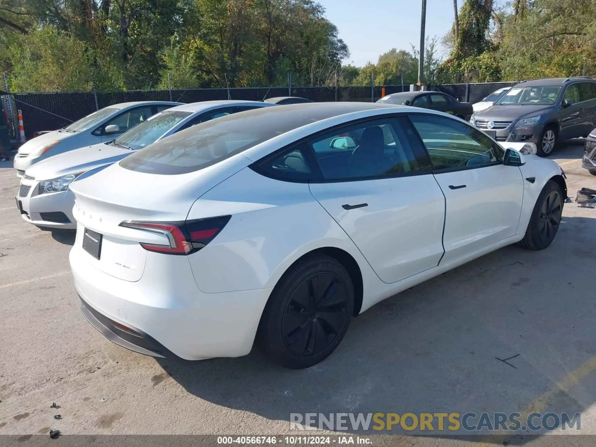 4 Фотография поврежденного автомобиля 5YJ3E1EB1RF792558 TESLA MODEL 3 2024