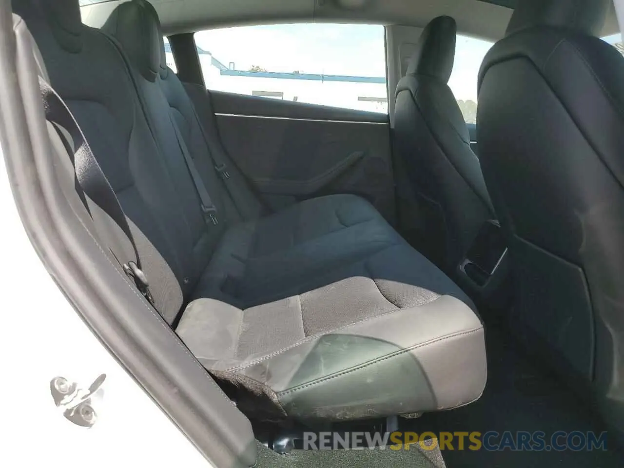 10 Photograph of a damaged car 5YJ3E1EB2RF732711 TESLA MODEL 3 2024