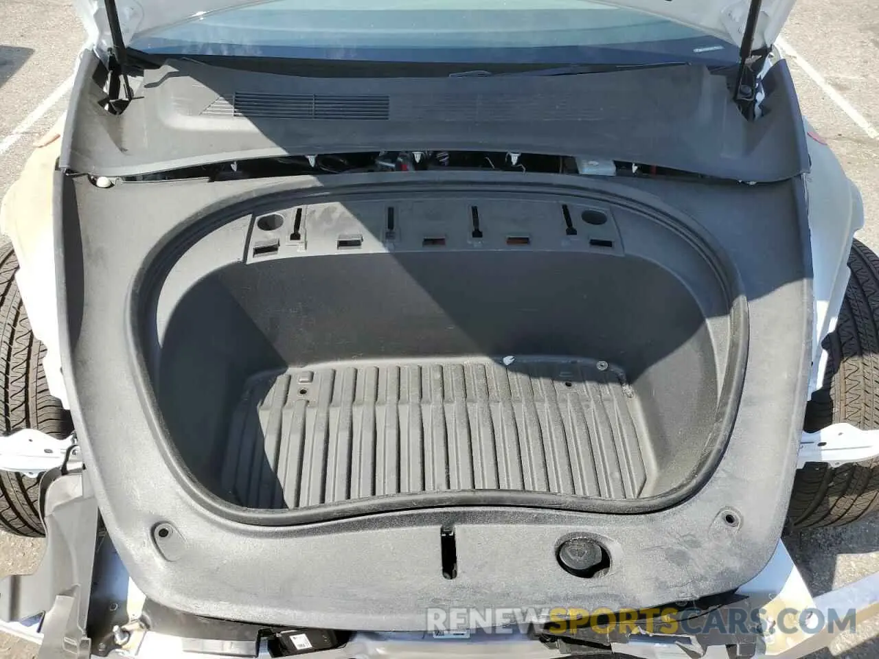 11 Photograph of a damaged car 5YJ3E1EB2RF732711 TESLA MODEL 3 2024