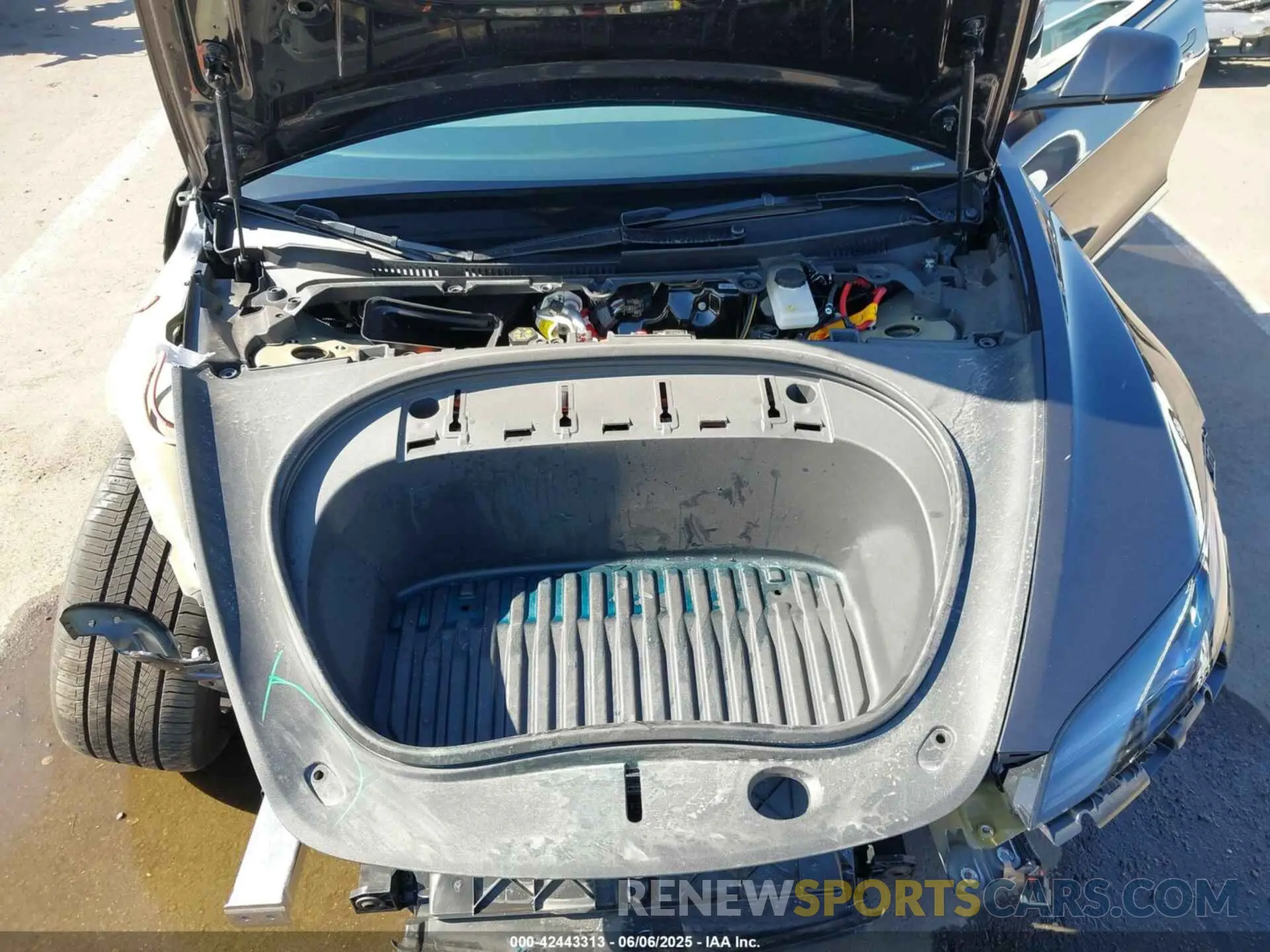 10 Photograph of a damaged car 5YJ3E1EB2RF735592 TESLA MODEL 3 2024