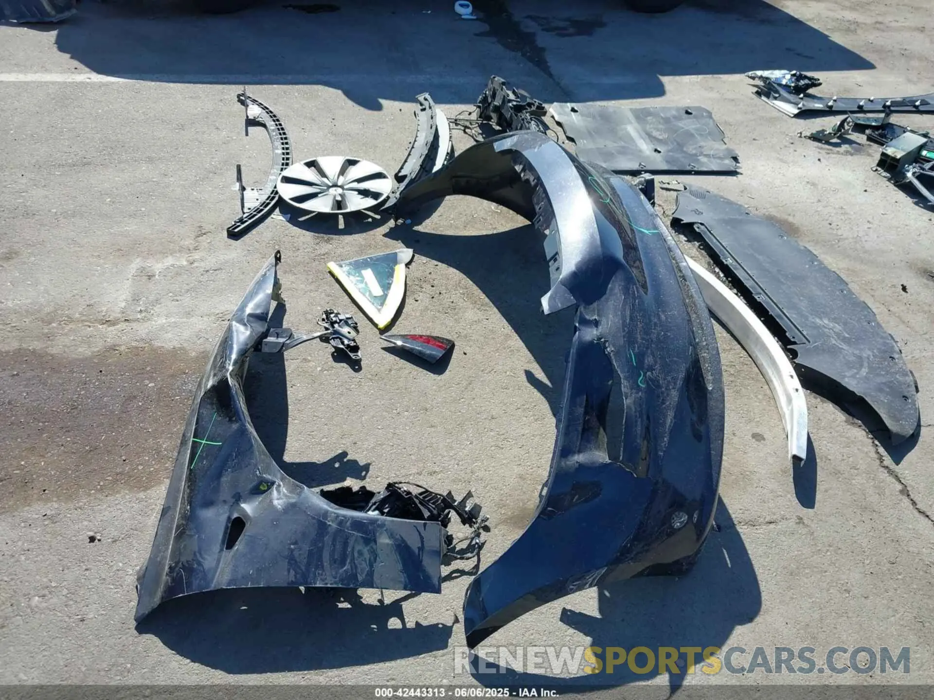 19 Photograph of a damaged car 5YJ3E1EB2RF735592 TESLA MODEL 3 2024