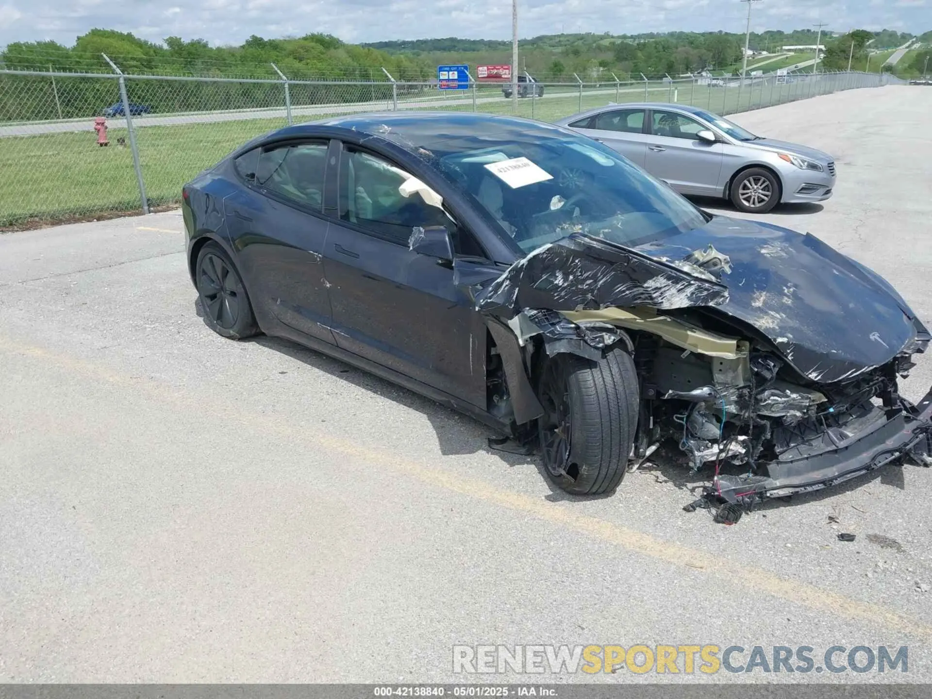 1 Фотография поврежденного автомобиля 5YJ3E1EB2RF740887 TESLA MODEL 3 2024