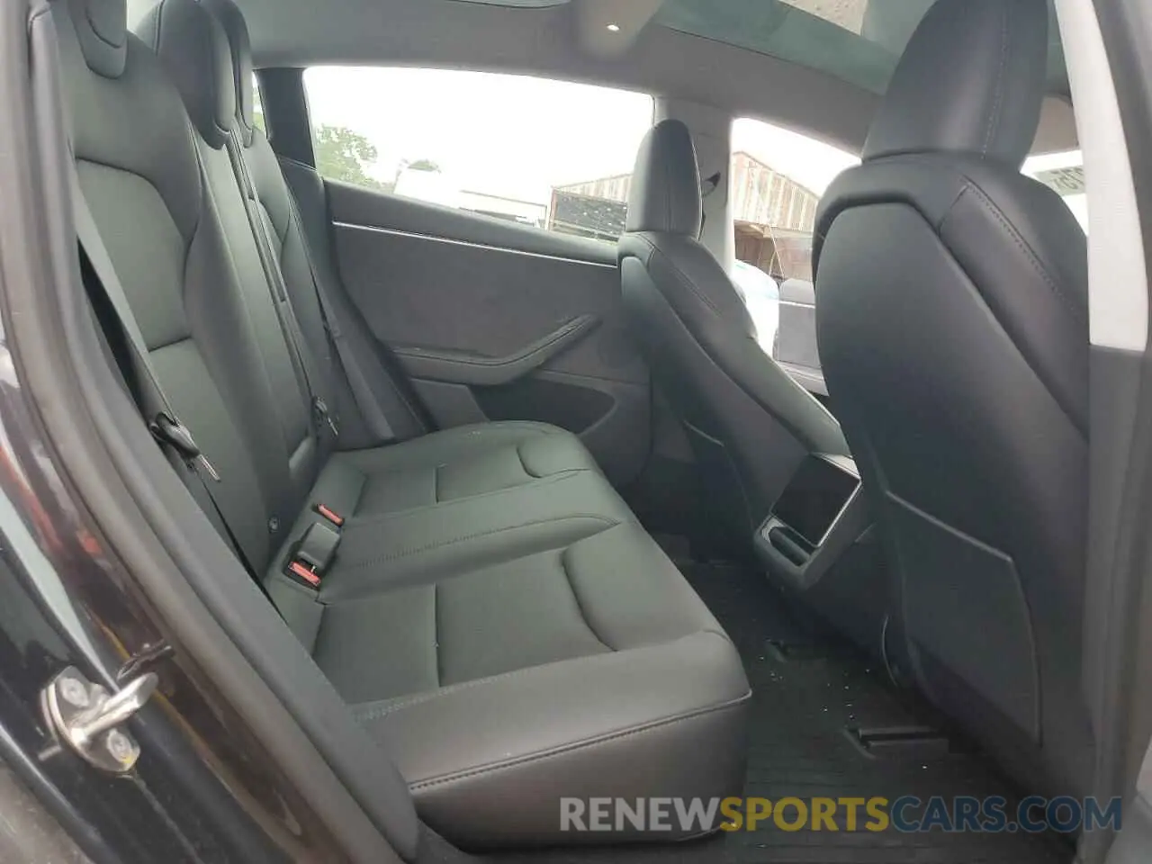 10 Photograph of a damaged car 5YJ3E1EB2RF825213 TESLA MODEL 3 2024