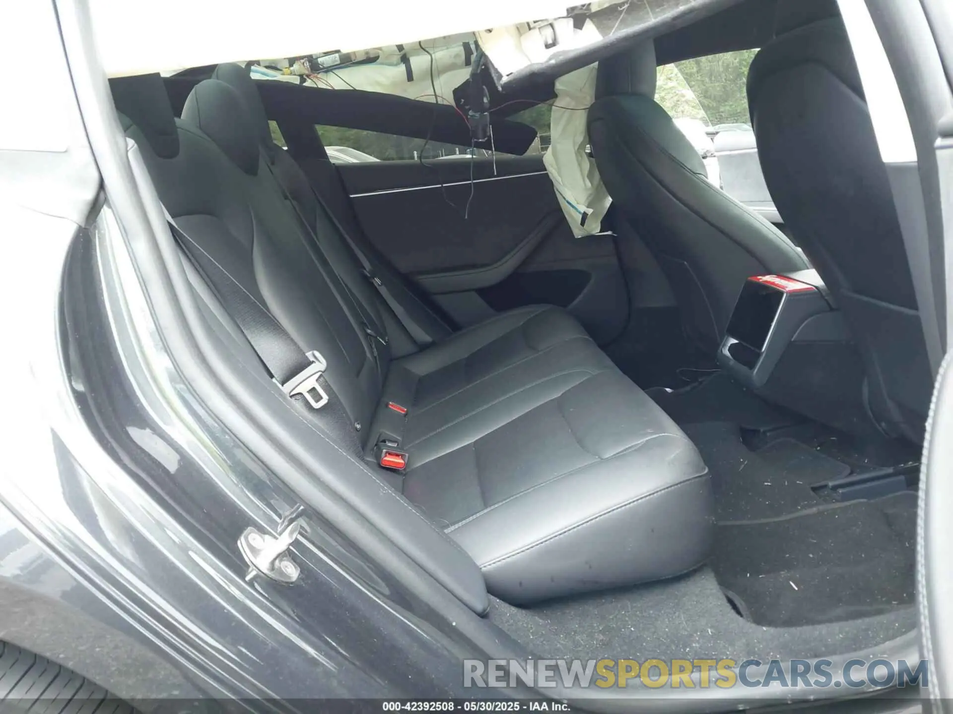 8 Photograph of a damaged car 5YJ3E1EB3RF729817 TESLA MODEL 3 2024