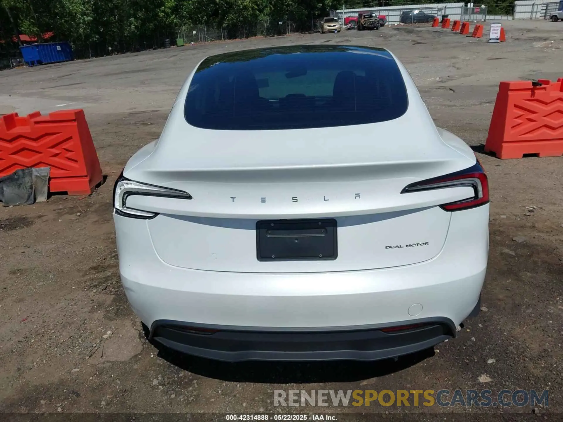 16 Фотография поврежденного автомобиля 5YJ3E1EB3RF807254 TESLA MODEL 3 2024