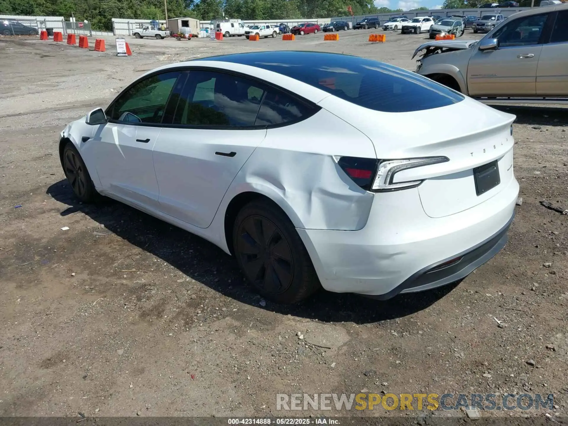 3 Фотография поврежденного автомобиля 5YJ3E1EB3RF807254 TESLA MODEL 3 2024