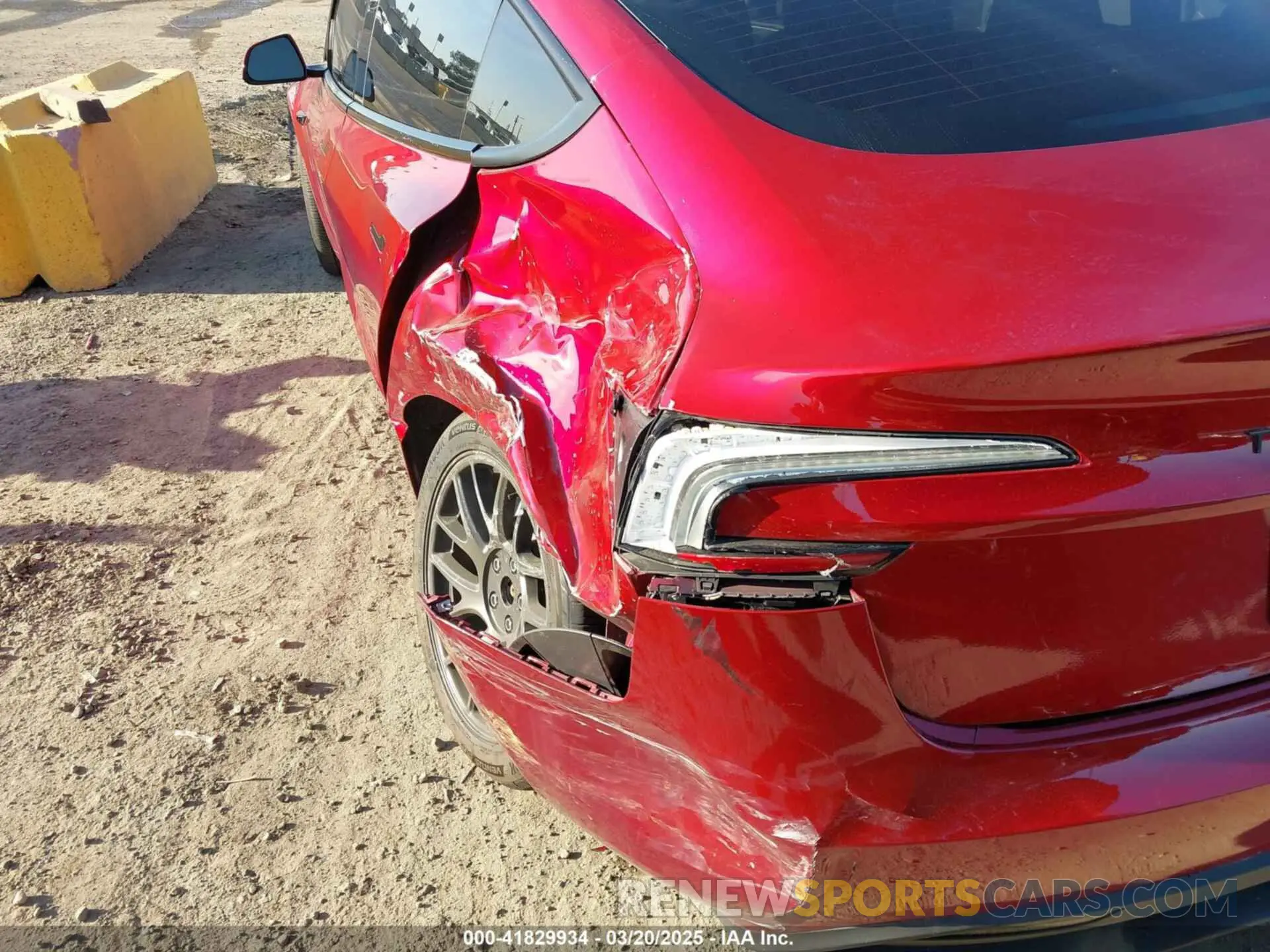 18 Photograph of a damaged car 5YJ3E1EB5RF790277 TESLA MODEL 3 2024