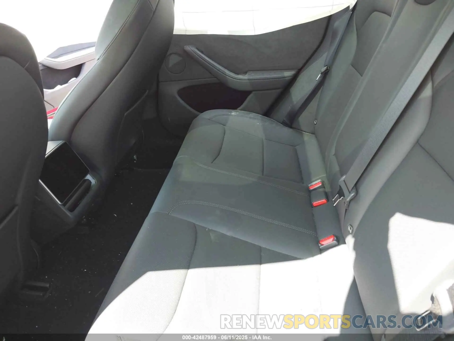 8 Фотография поврежденного автомобиля 5YJ3E1EB5RF798279 TESLA MODEL 3 2024