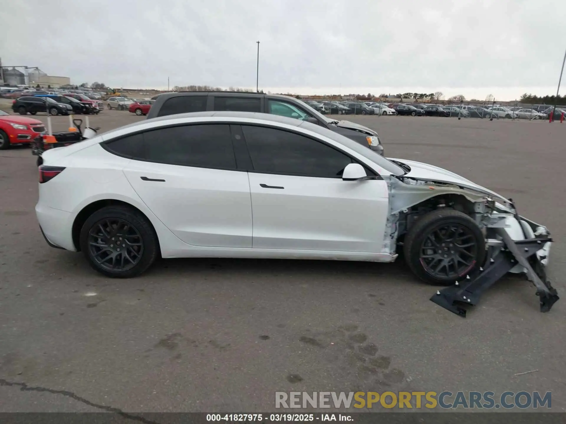 14 Фотография поврежденного автомобиля 5YJ3E1EB5RF855161 TESLA MODEL 3 2024