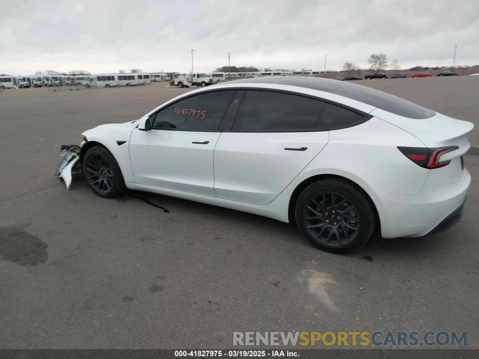 15 Фотография поврежденного автомобиля 5YJ3E1EB5RF855161 TESLA MODEL 3 2024