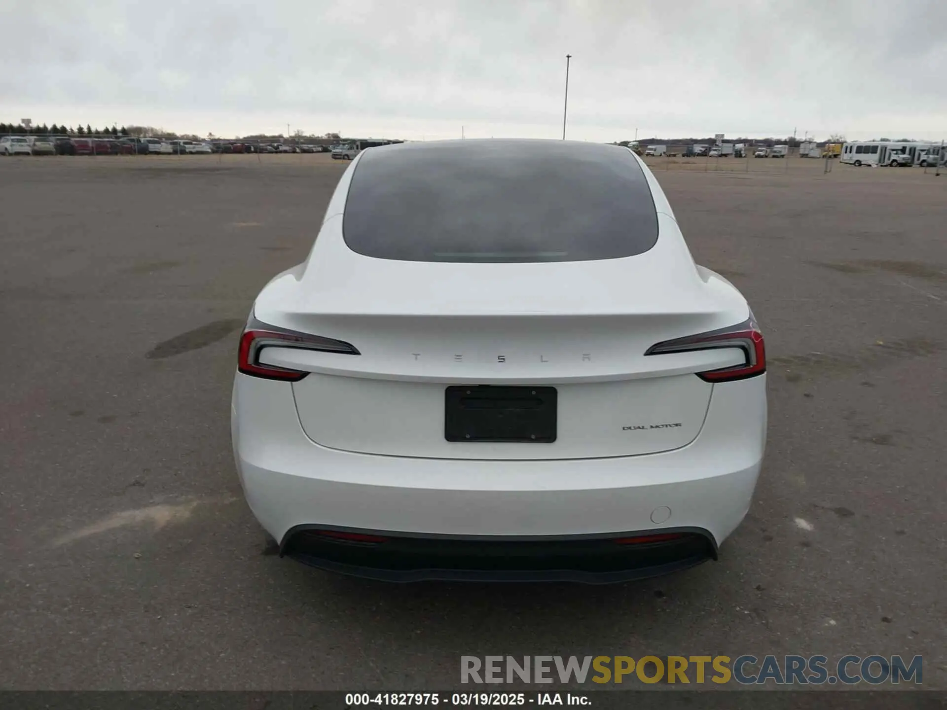 17 Фотография поврежденного автомобиля 5YJ3E1EB5RF855161 TESLA MODEL 3 2024