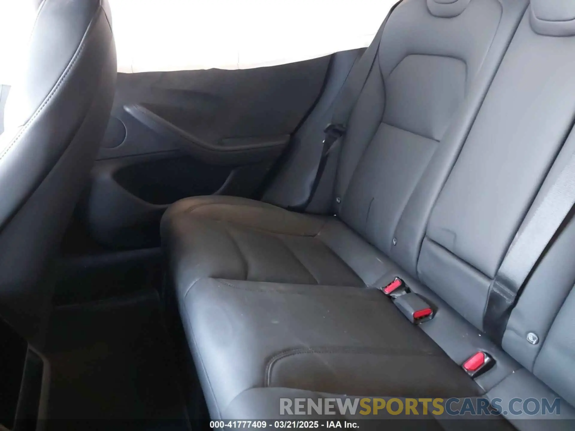 8 Фотография поврежденного автомобиля 5YJ3E1EB6RF722229 TESLA MODEL 3 2024