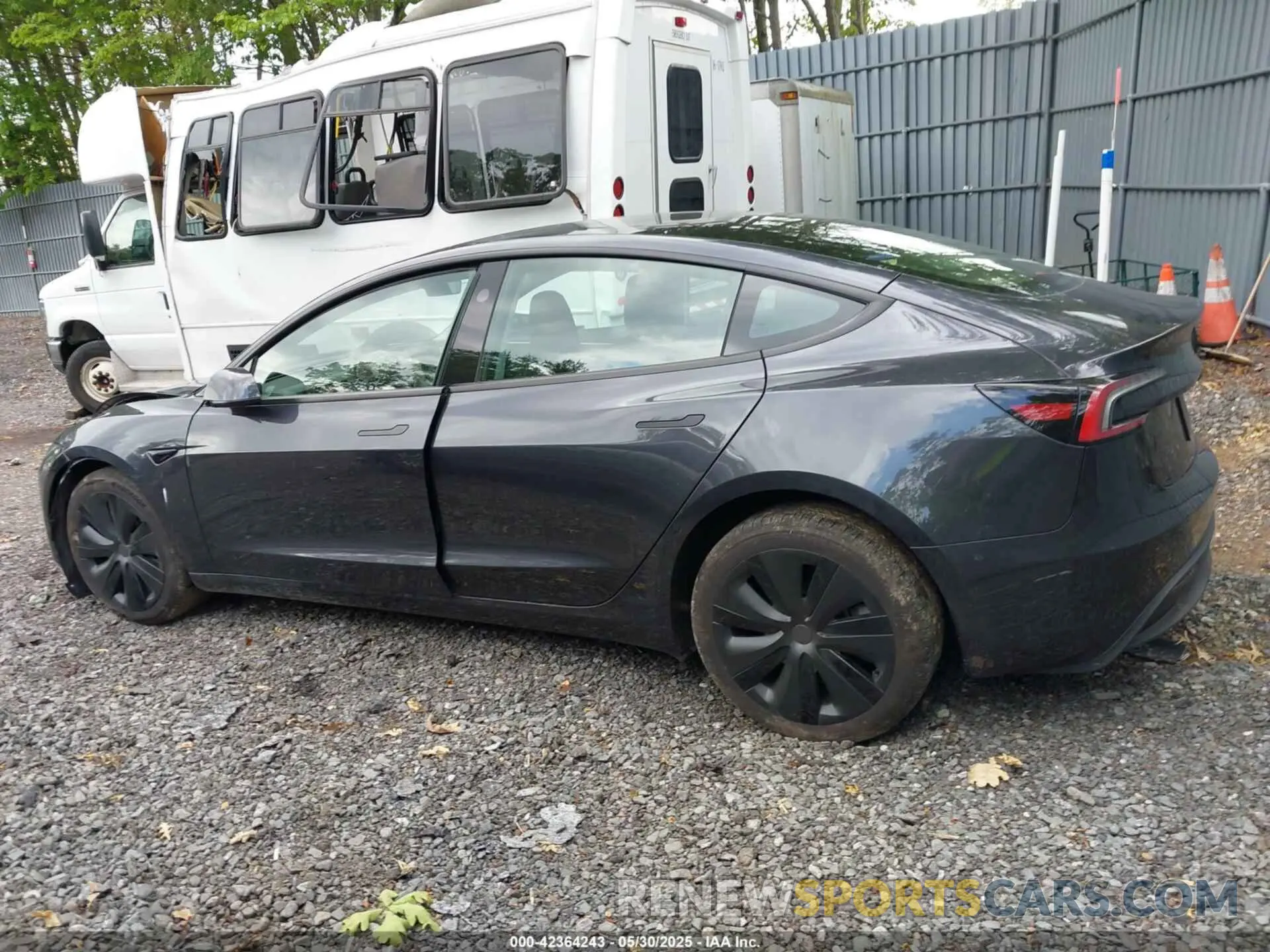 14 Photograph of a damaged car 5YJ3E1EB6RF830852 TESLA MODEL 3 2024