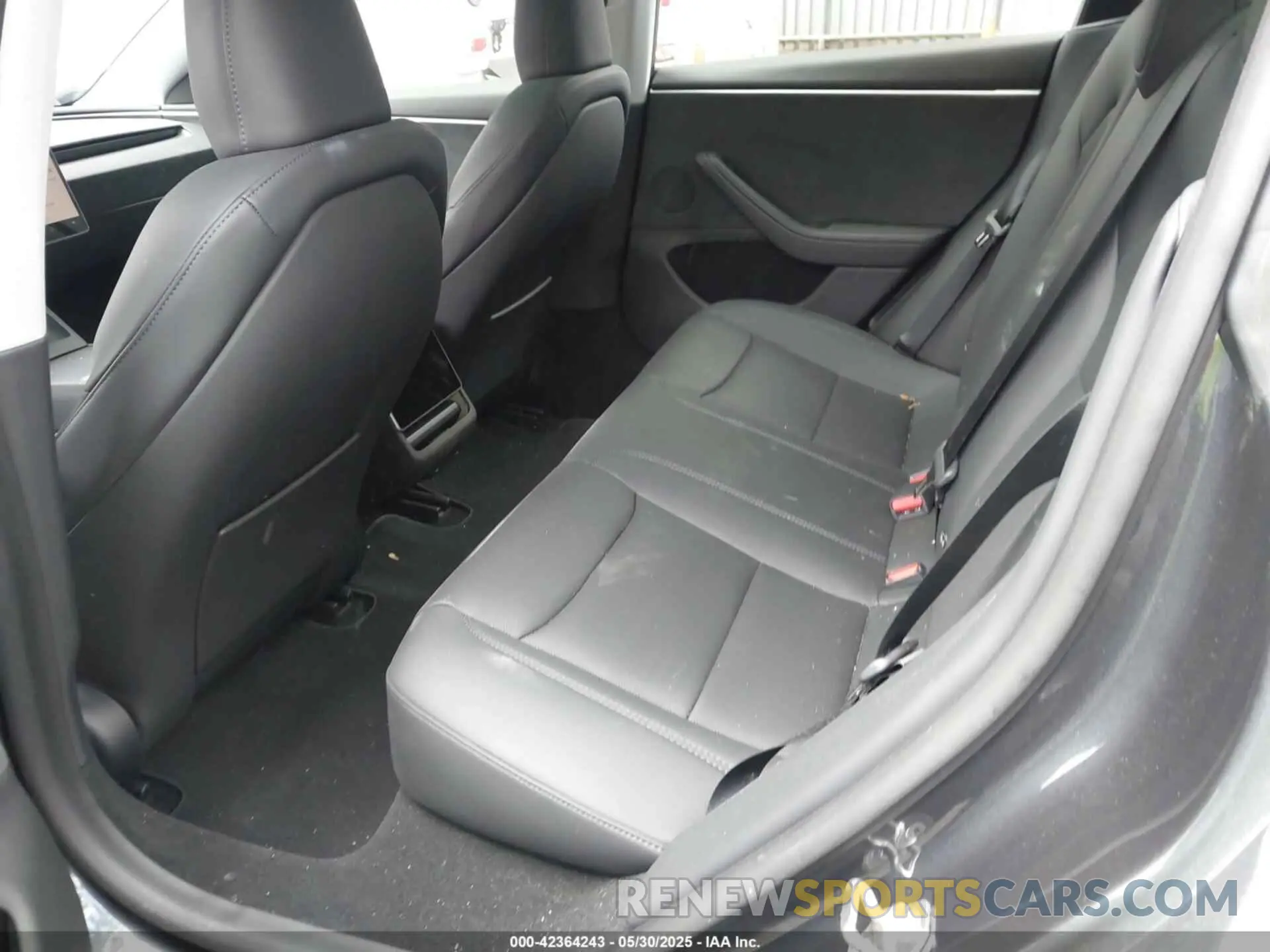 8 Photograph of a damaged car 5YJ3E1EB6RF830852 TESLA MODEL 3 2024