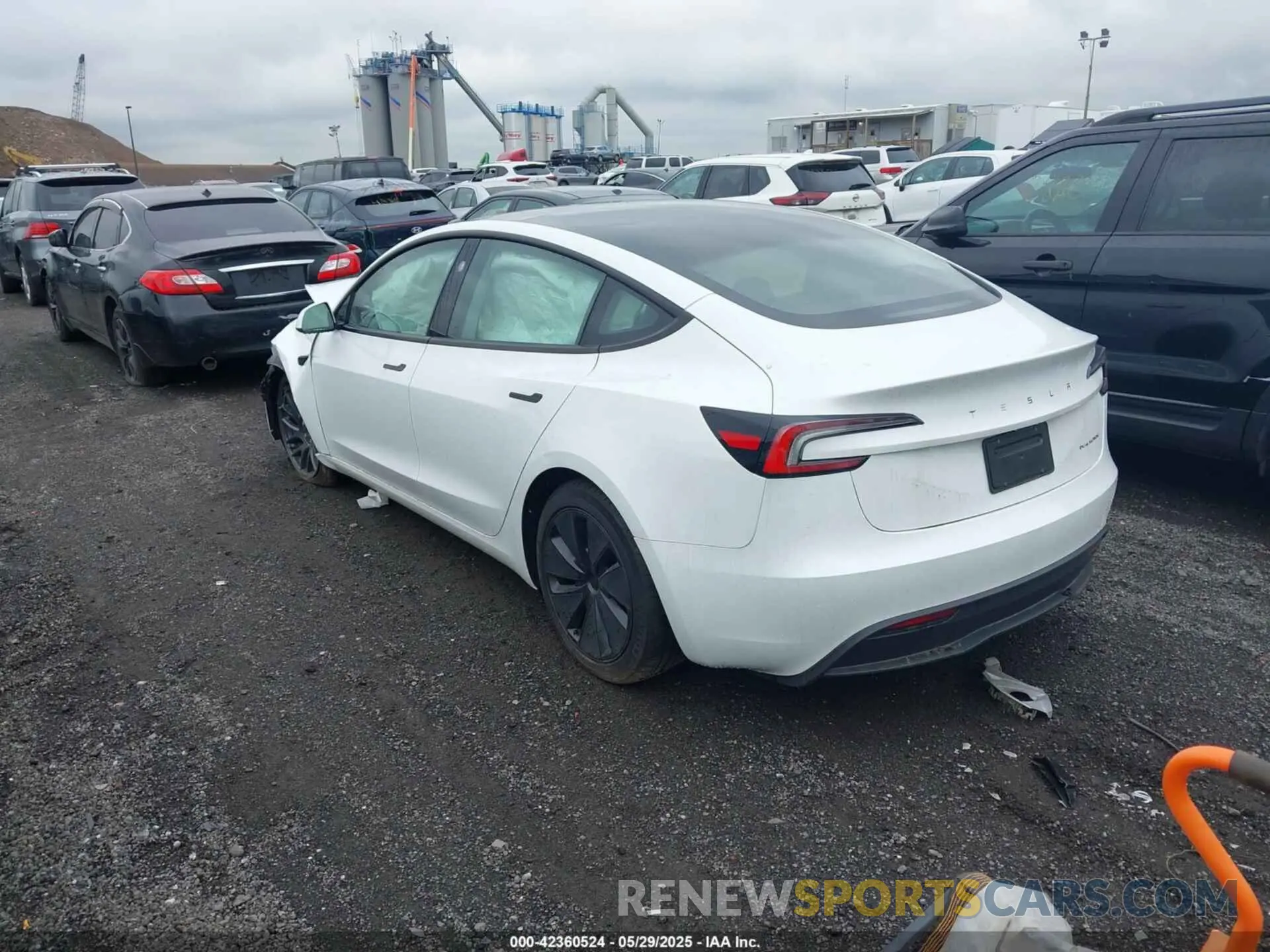 3 Photograph of a damaged car 5YJ3E1EB7RF821805 TESLA MODEL 3 2024