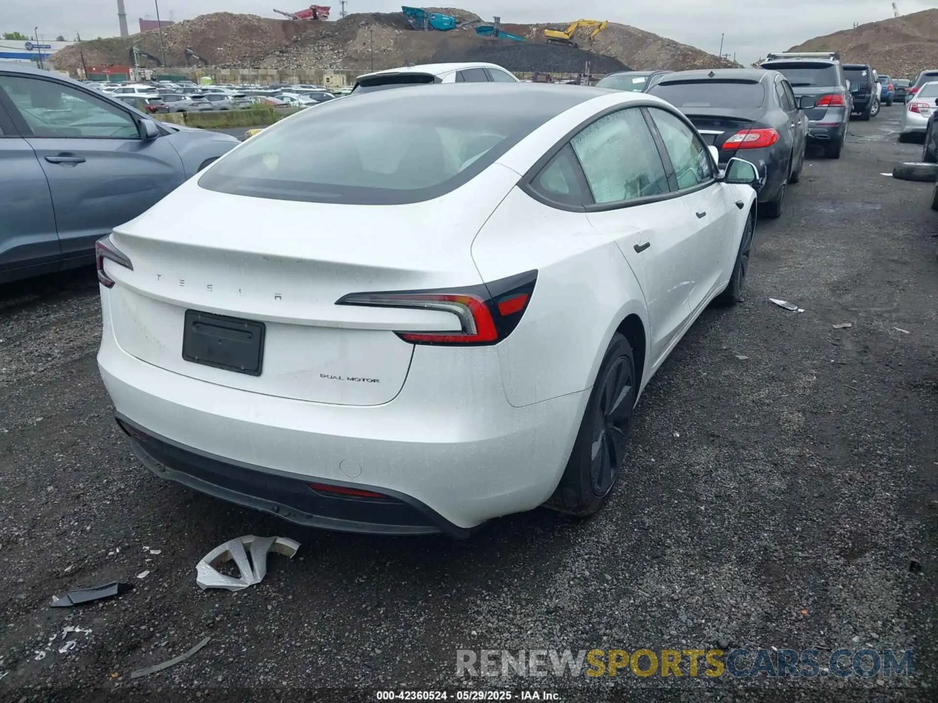4 Photograph of a damaged car 5YJ3E1EB7RF821805 TESLA MODEL 3 2024