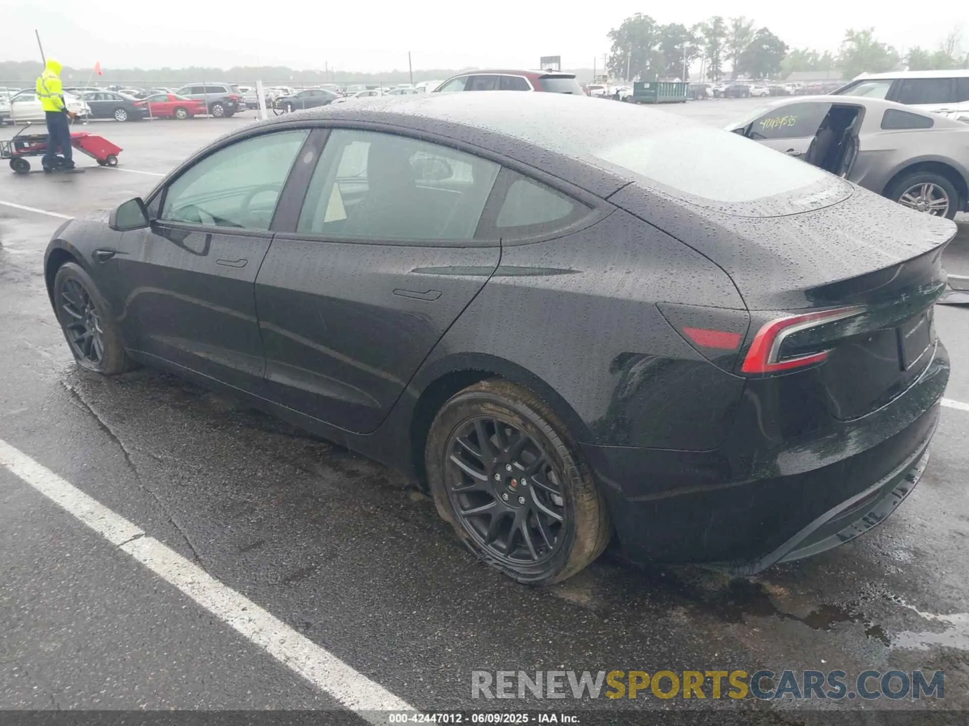 3 Photograph of a damaged car 5YJ3E1EB8RF733782 TESLA MODEL 3 2024