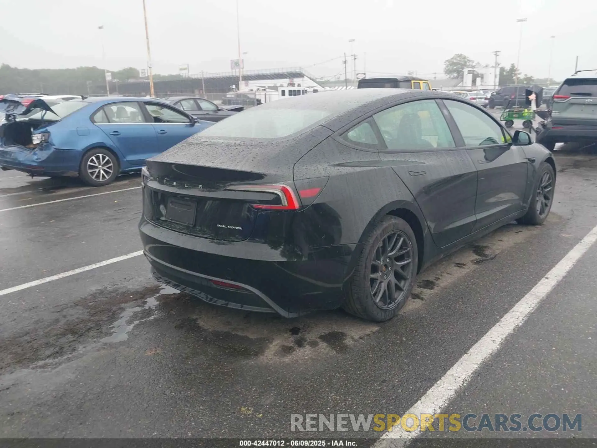 4 Photograph of a damaged car 5YJ3E1EB8RF733782 TESLA MODEL 3 2024
