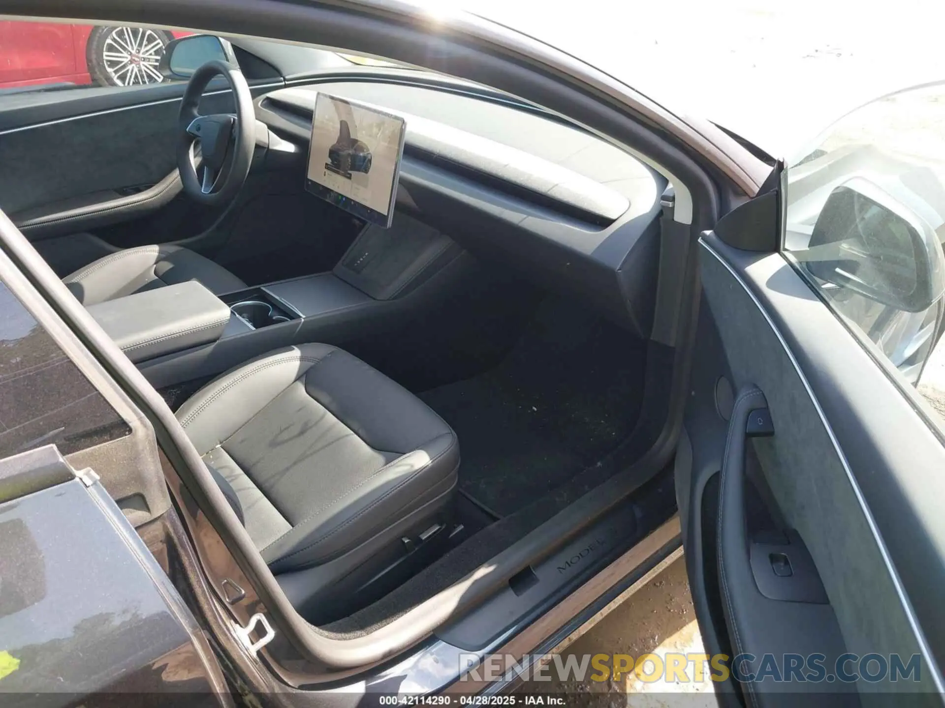 5 Photograph of a damaged car 5YJ3E1EB8RF819237 TESLA MODEL 3 2024