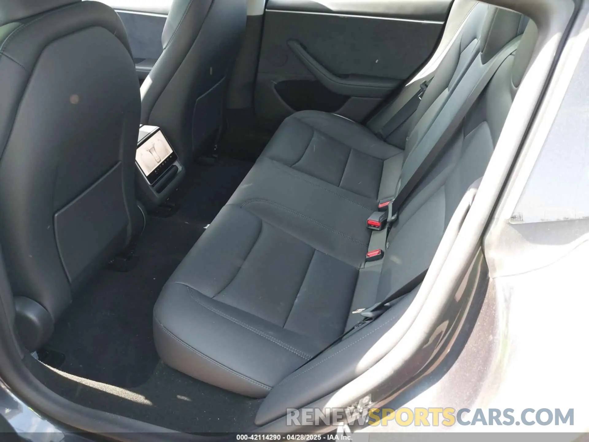 8 Photograph of a damaged car 5YJ3E1EB8RF819237 TESLA MODEL 3 2024