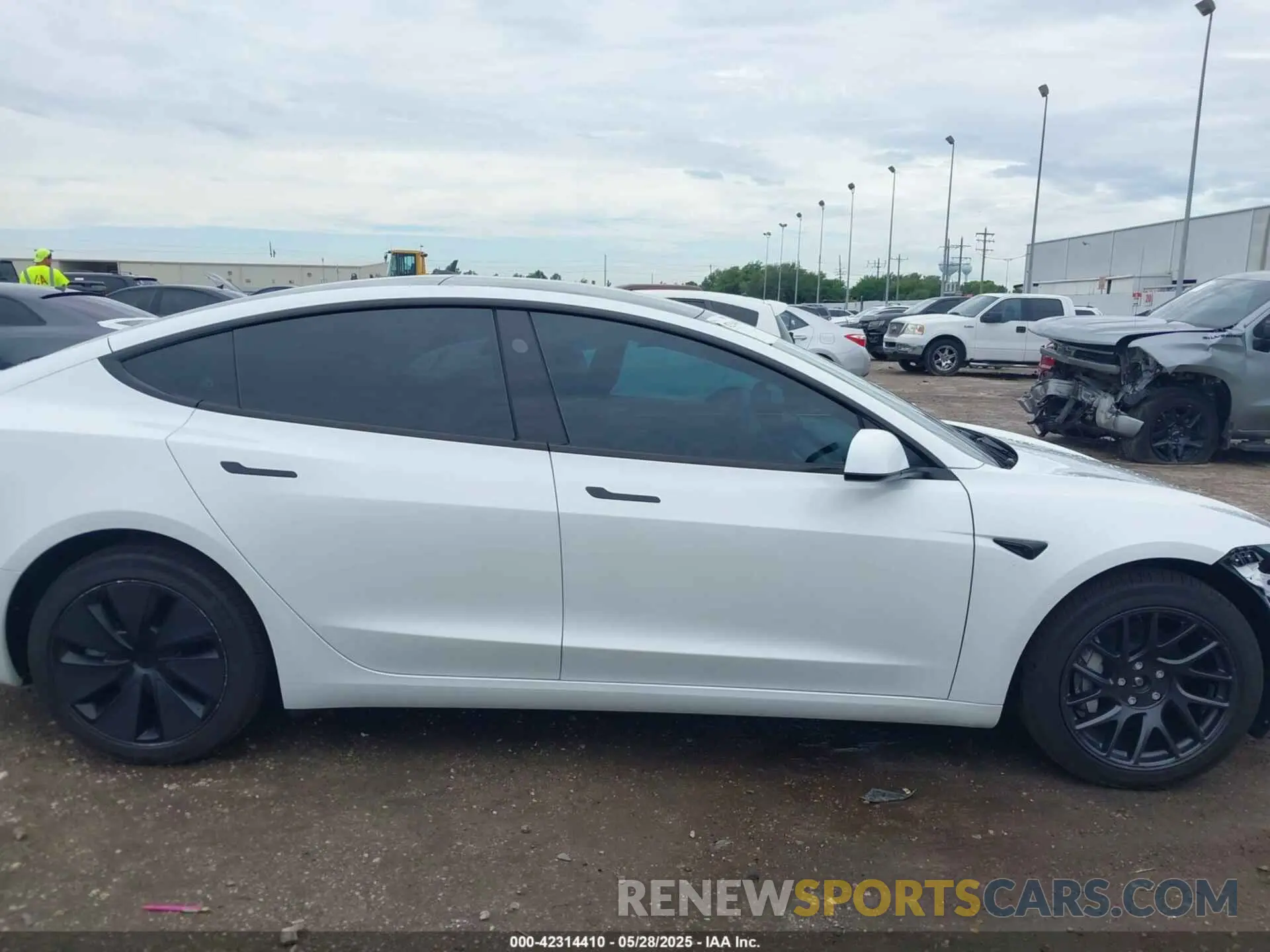 13 Фотография поврежденного автомобиля 5YJ3E1EBXRF770011 TESLA MODEL 3 2024