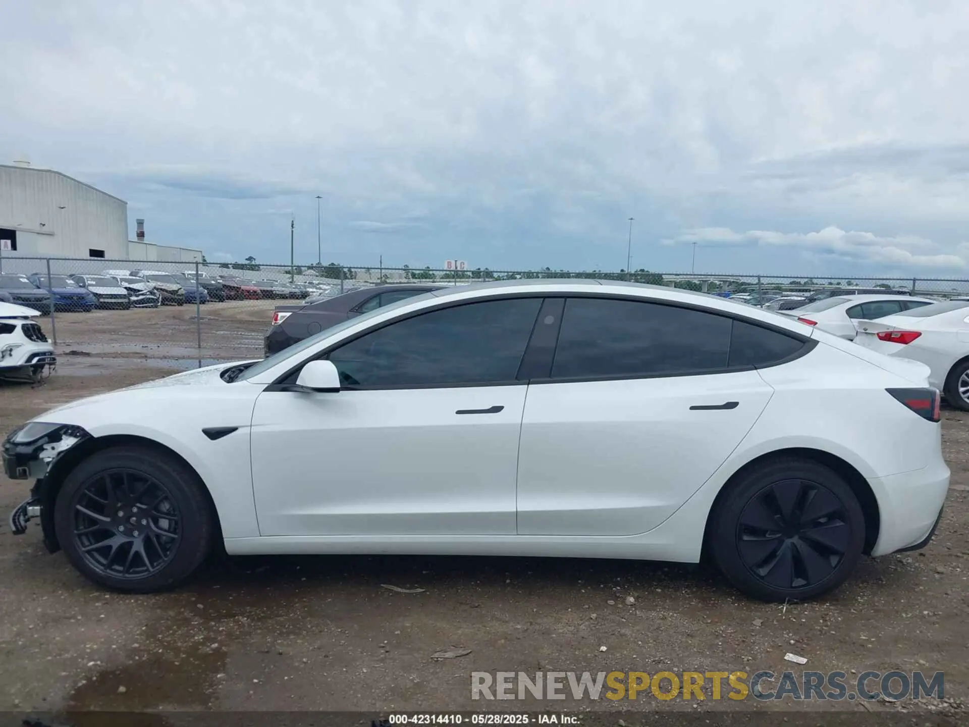 14 Фотография поврежденного автомобиля 5YJ3E1EBXRF770011 TESLA MODEL 3 2024