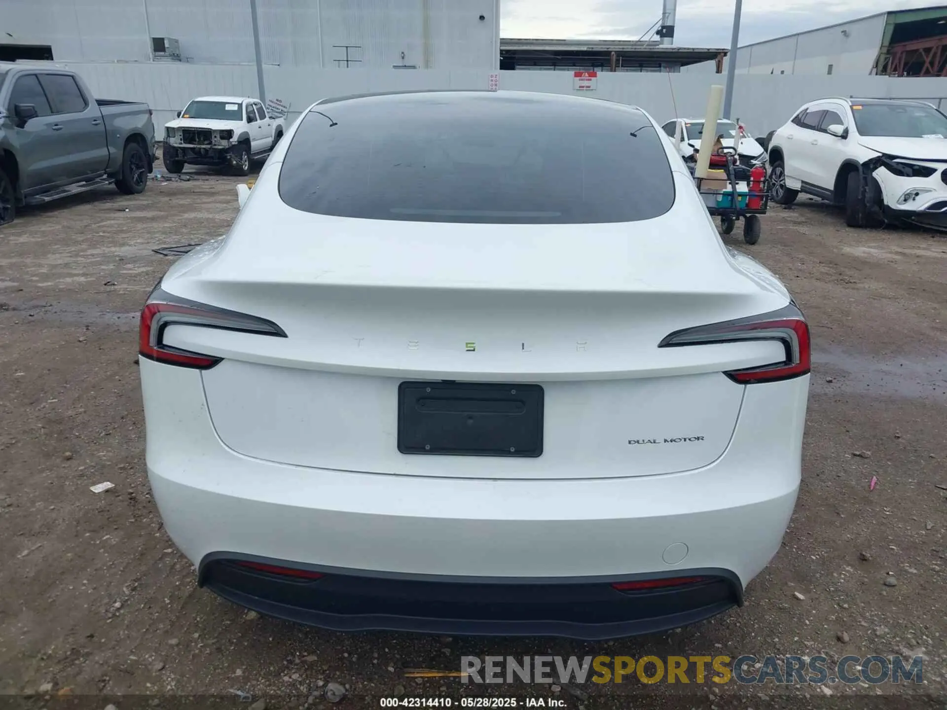 16 Фотография поврежденного автомобиля 5YJ3E1EBXRF770011 TESLA MODEL 3 2024