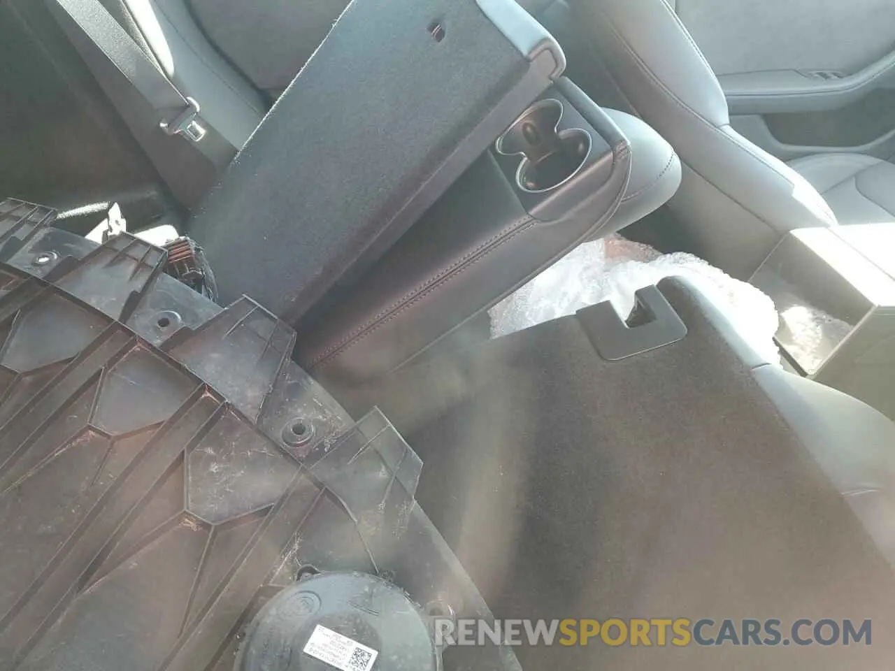10 Photograph of a damaged car 5YJ3E1EBXRF815142 TESLA MODEL 3 2024