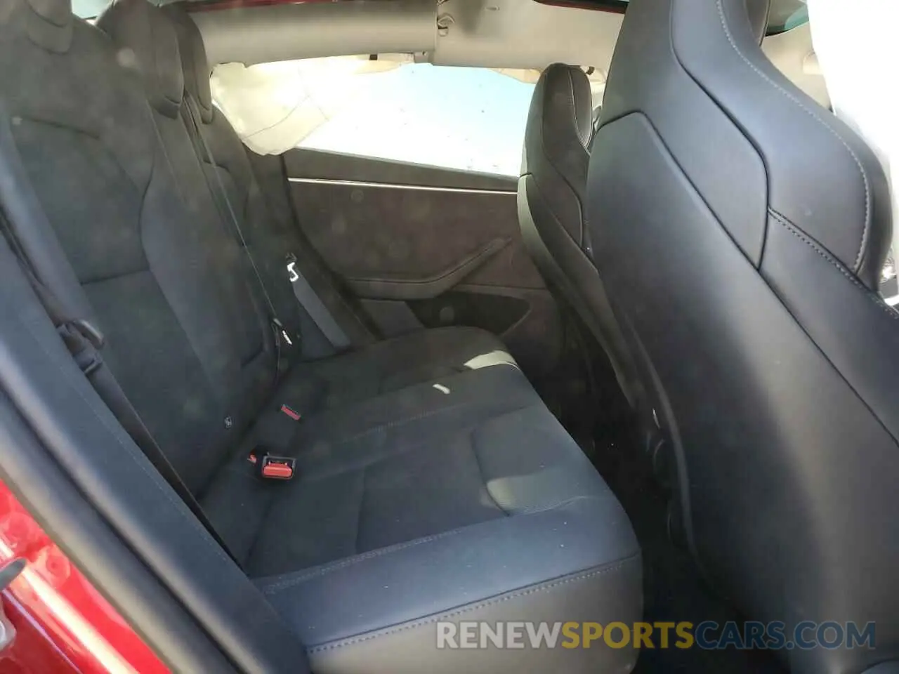 10 Photograph of a damaged car 5YJ3E1ET0RF790051 TESLA MODEL 3 2024