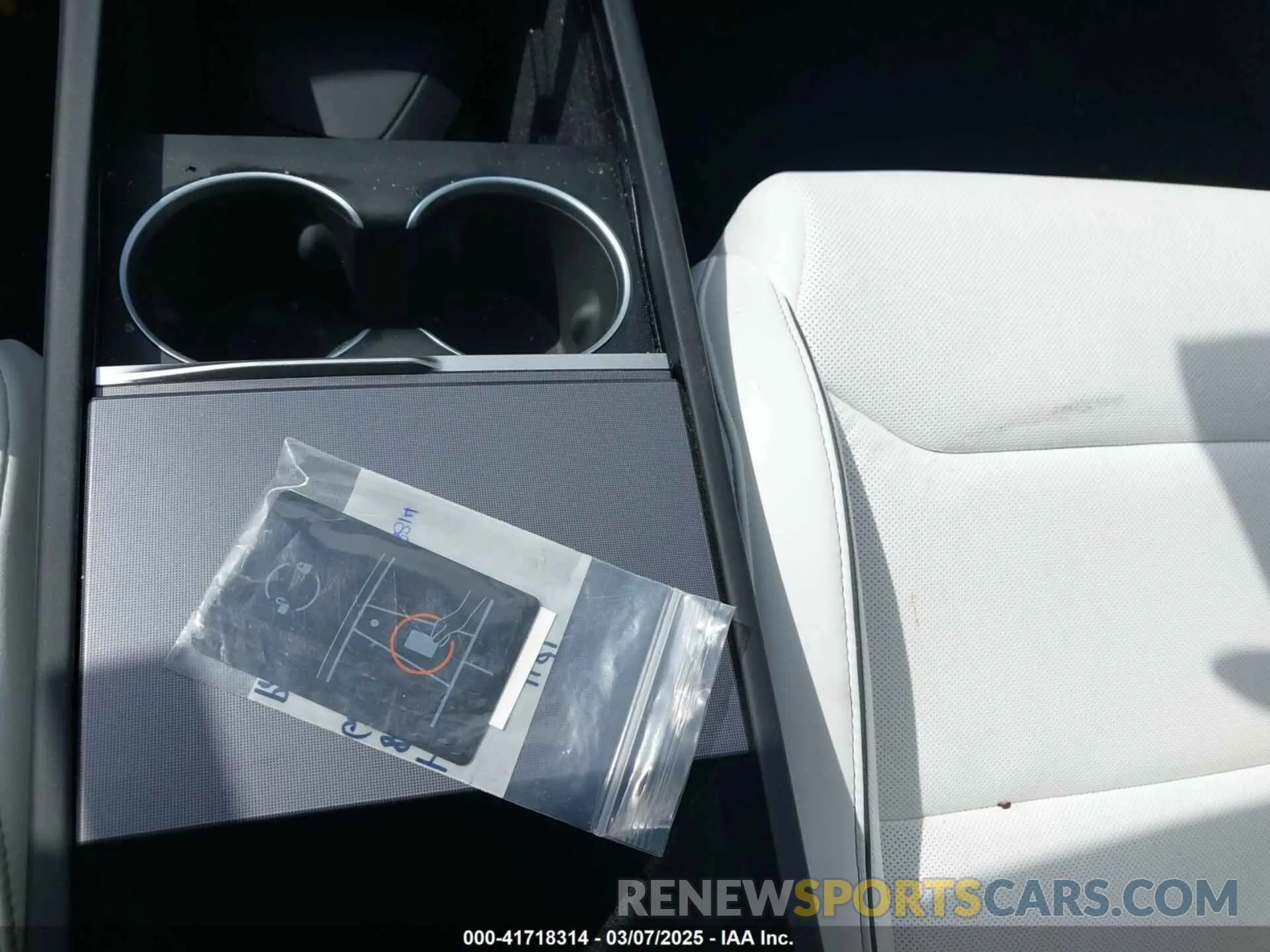 11 Photograph of a damaged car 5YJ3E1ET0RF842987 TESLA MODEL 3 2024