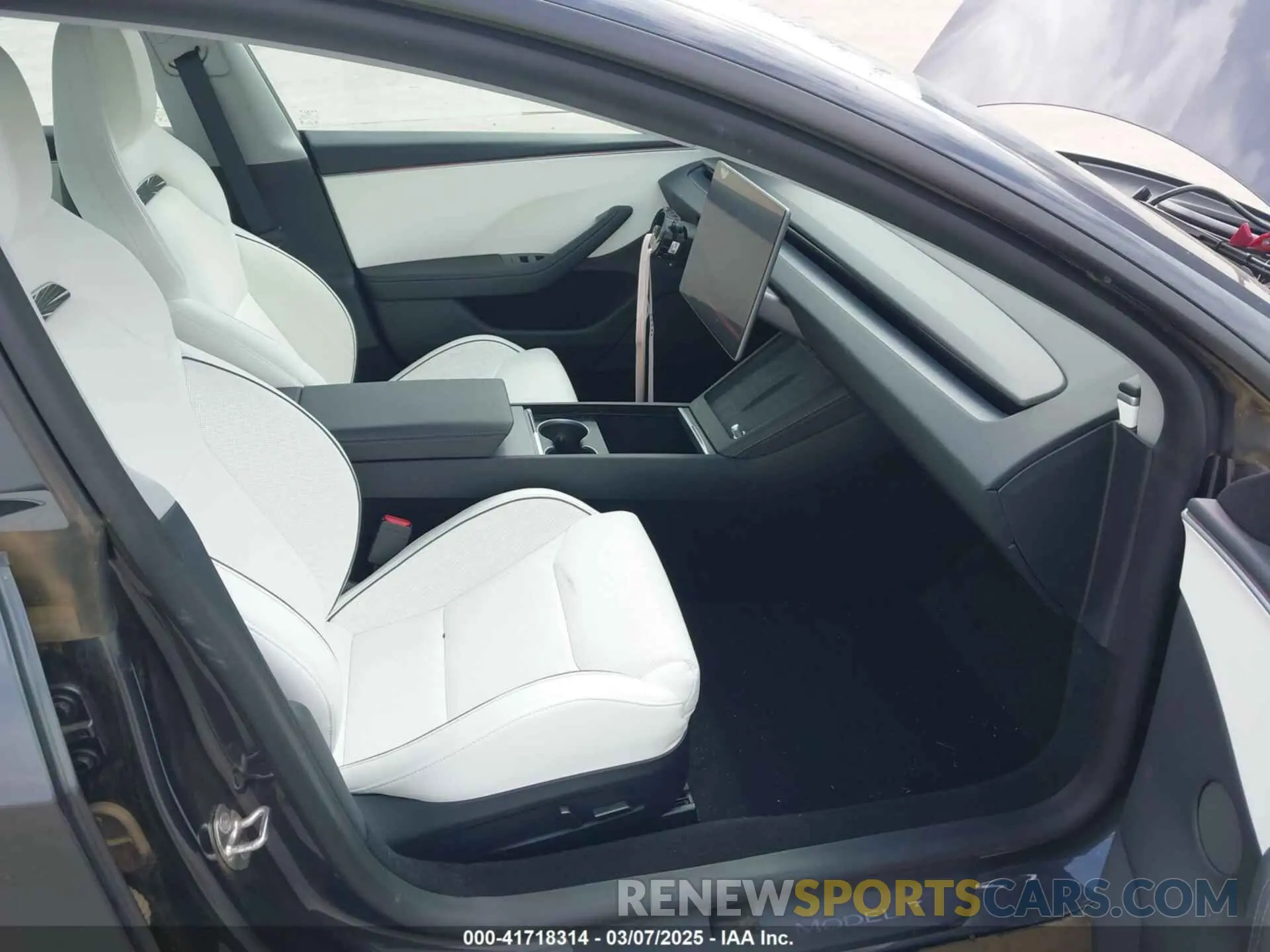 5 Photograph of a damaged car 5YJ3E1ET0RF842987 TESLA MODEL 3 2024