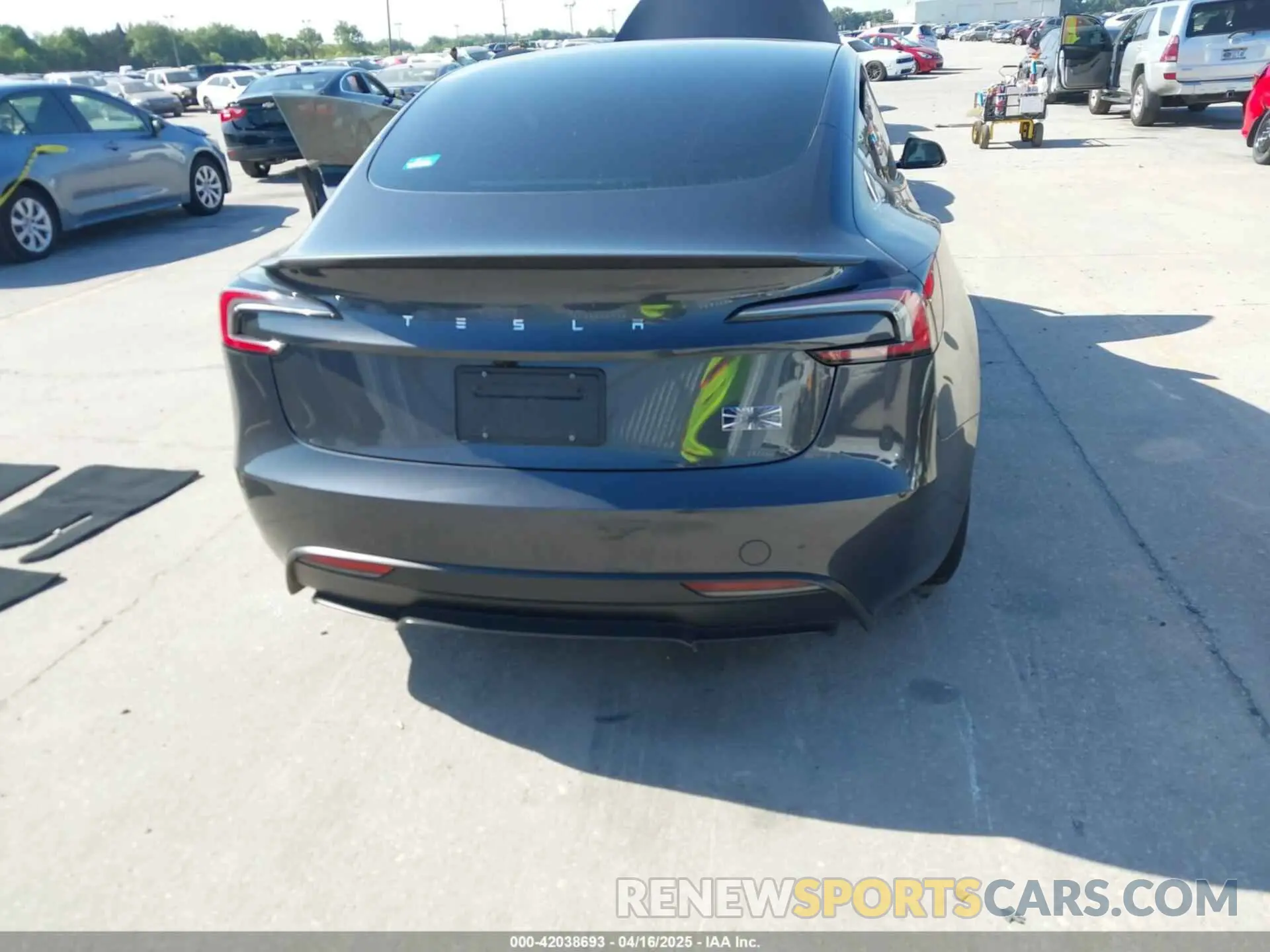 16 Photograph of a damaged car 5YJ3E1ET0RF900709 TESLA MODEL 3 2024