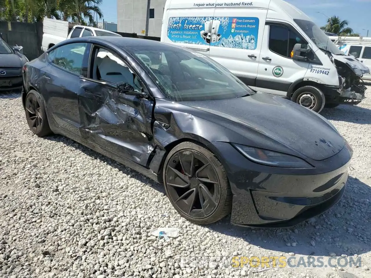 4 Фотография поврежденного автомобиля 5YJ3E1ET3RF836570 TESLA MODEL 3 2024